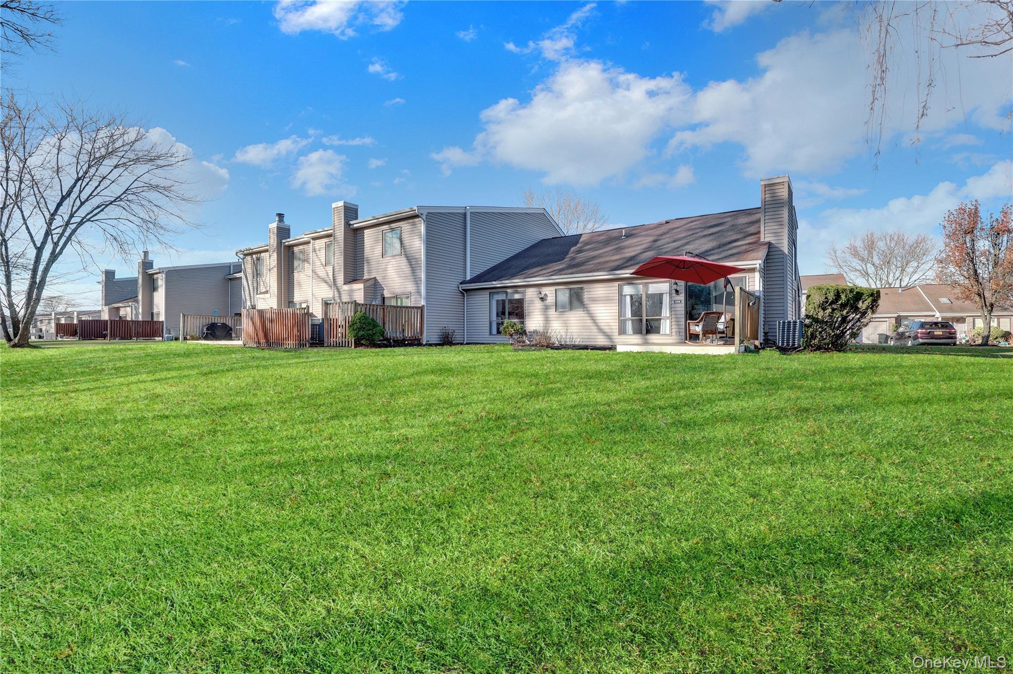 248 Pond View Lane, Smithtown, NY 11787