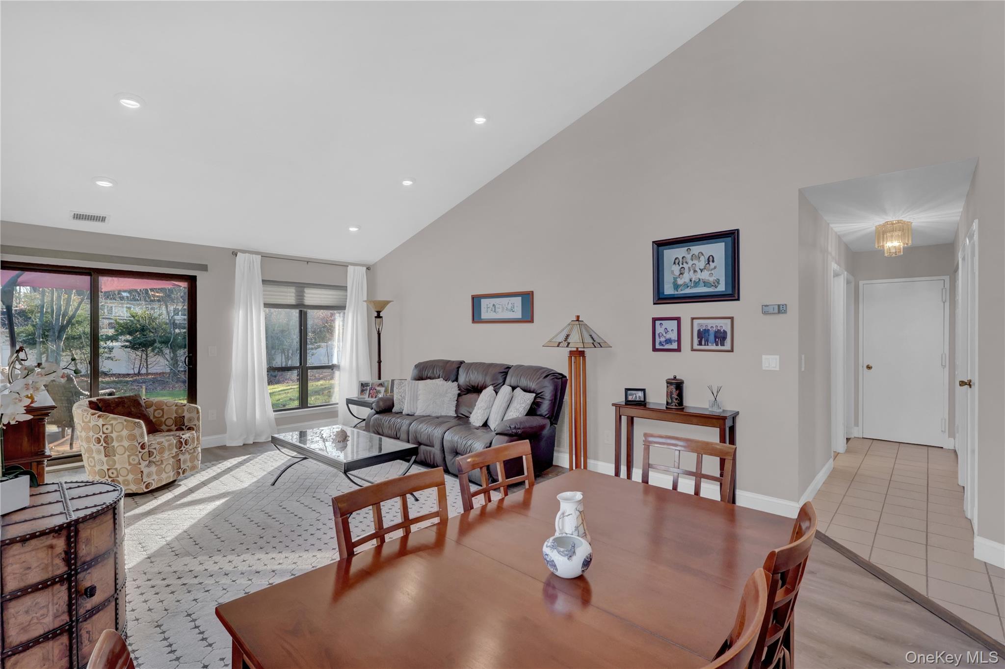 248 Pond View Lane, Smithtown, NY 11787