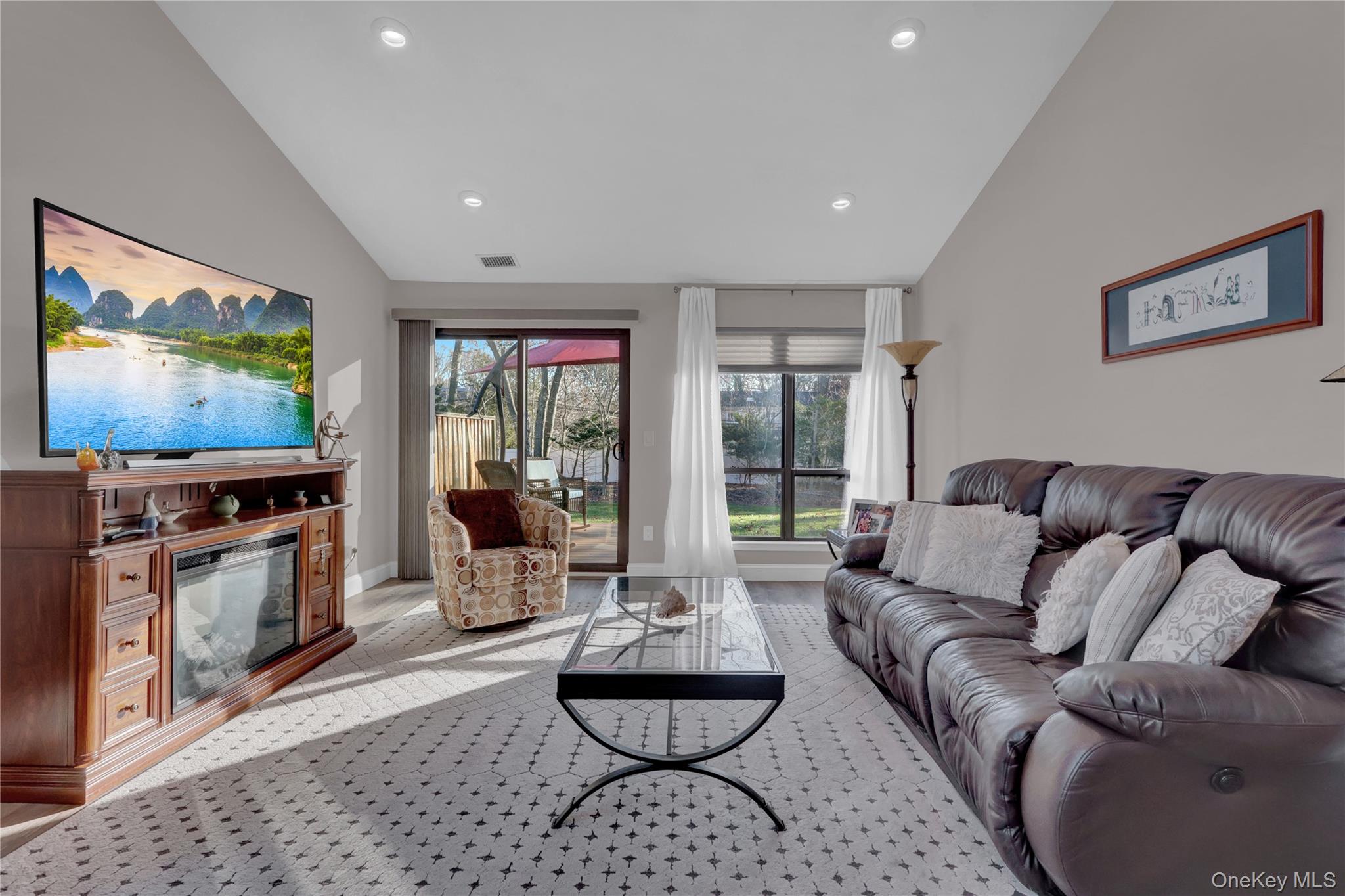 248 Pond View Lane, Smithtown, NY 11787