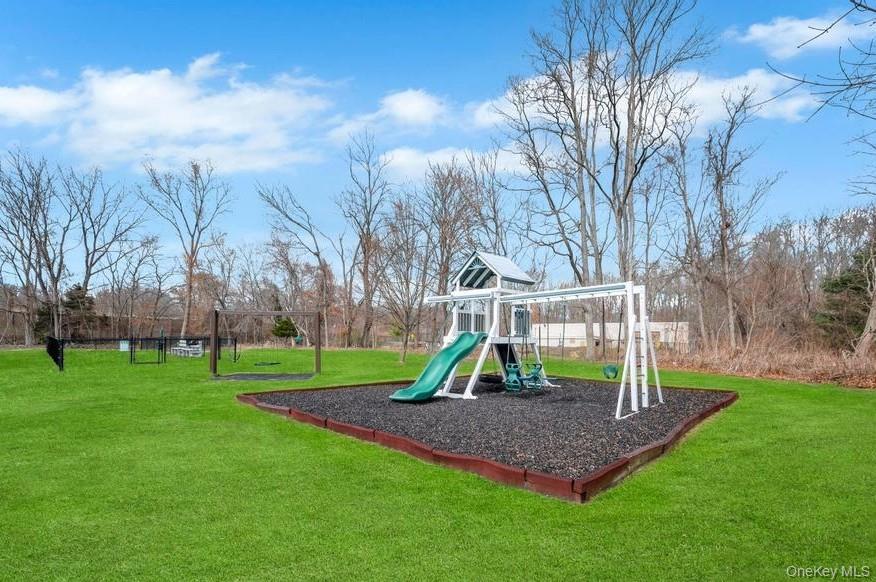 248 Pond View Lane, Smithtown, NY 11787