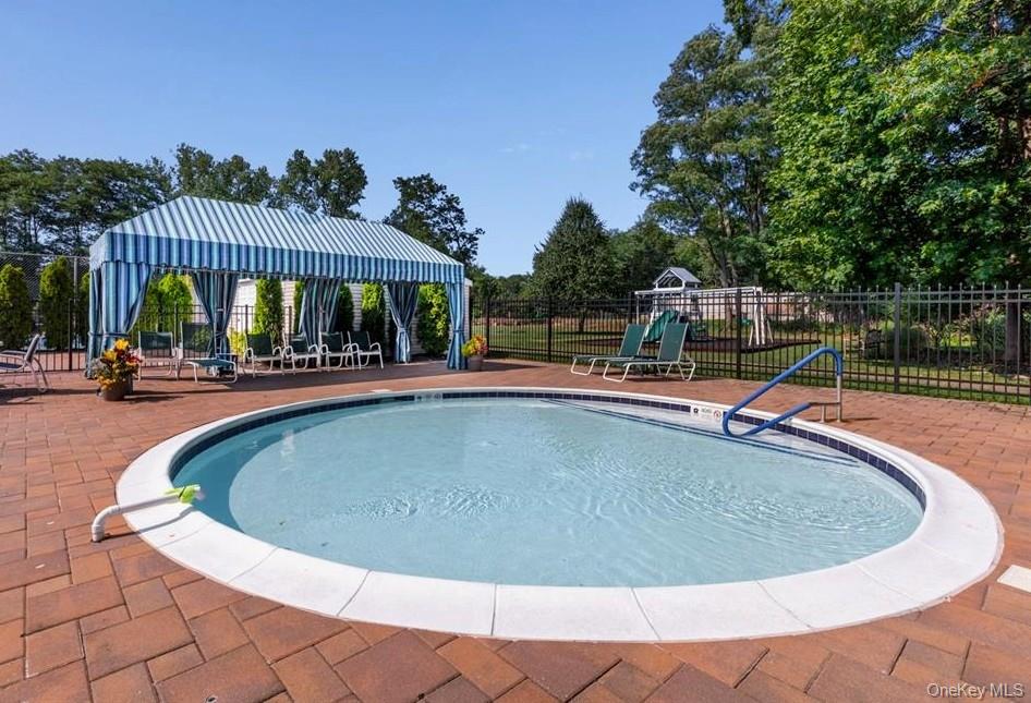 248 Pond View Lane, Smithtown, NY 11787