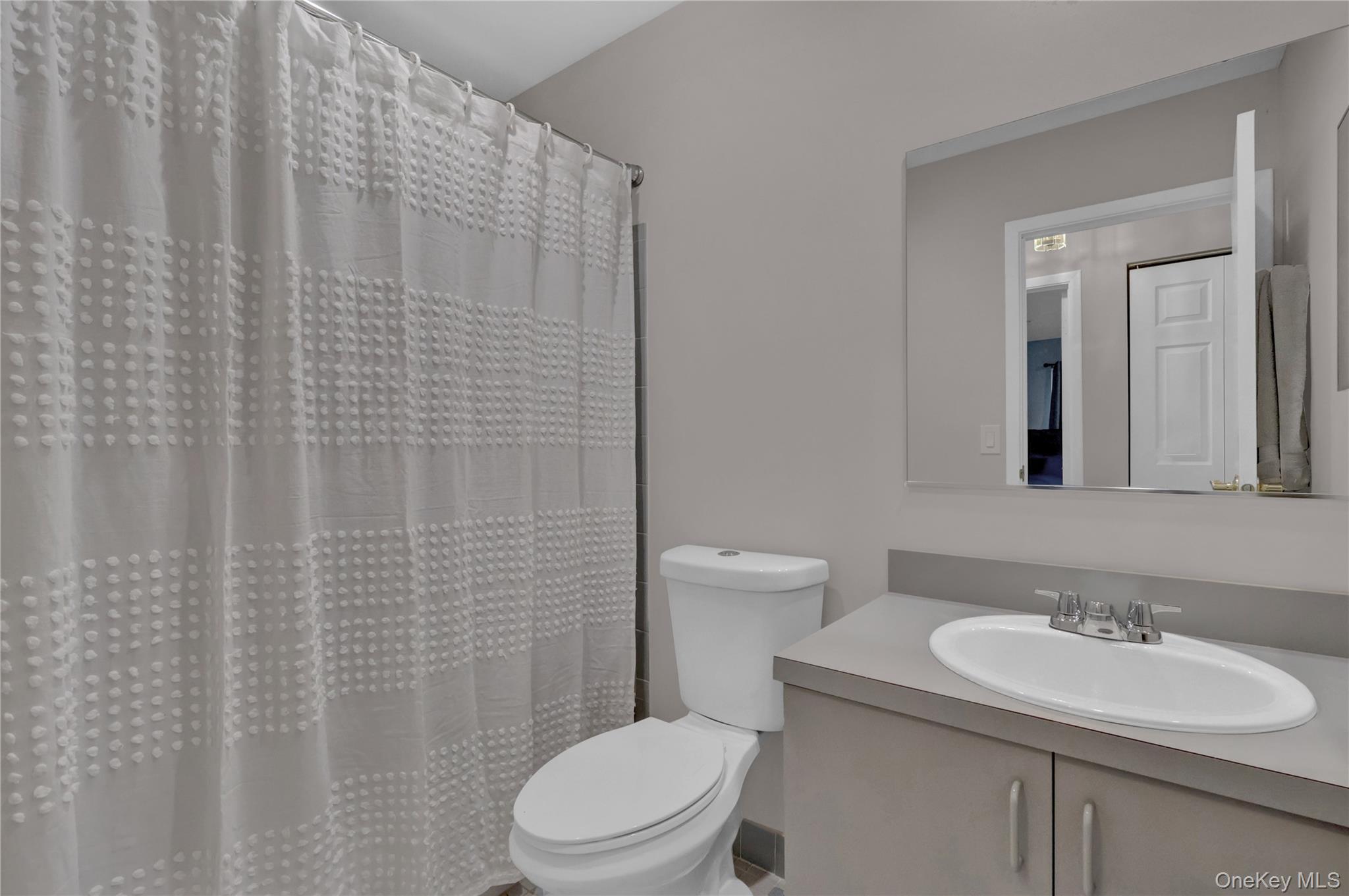 248 Pond View Lane, Smithtown, NY 11787