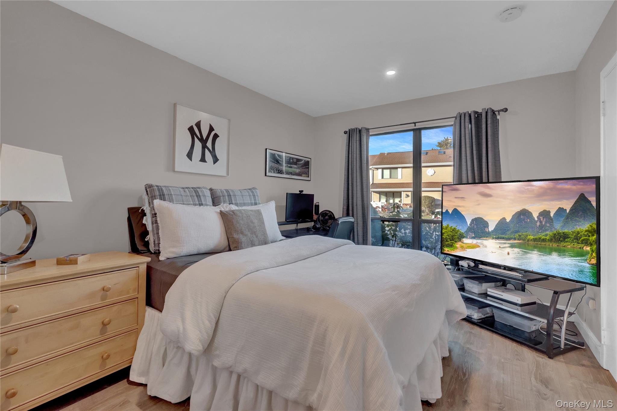 248 Pond View Lane, Smithtown, NY 11787