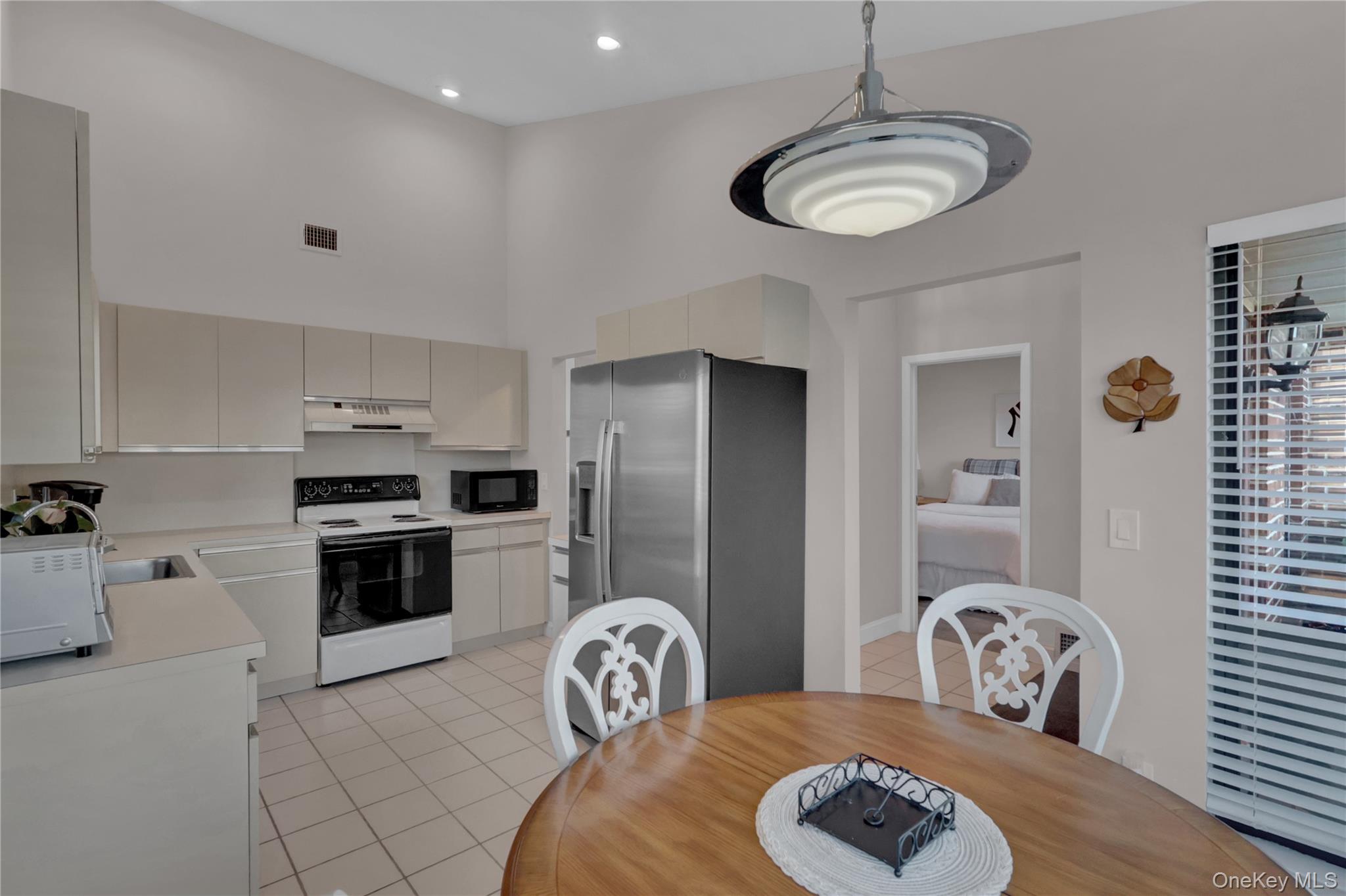 248 Pond View Lane, Smithtown, NY 11787