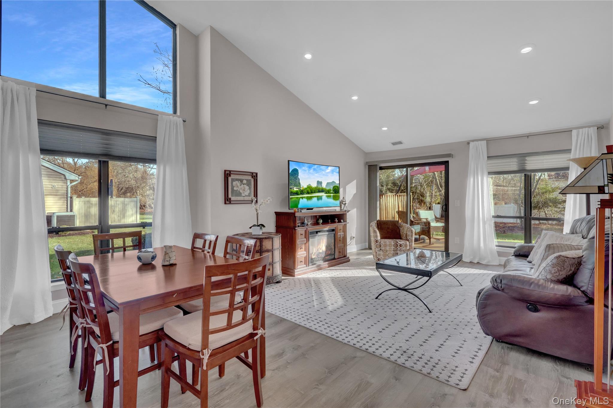 248 Pond View Lane, Smithtown, NY 11787