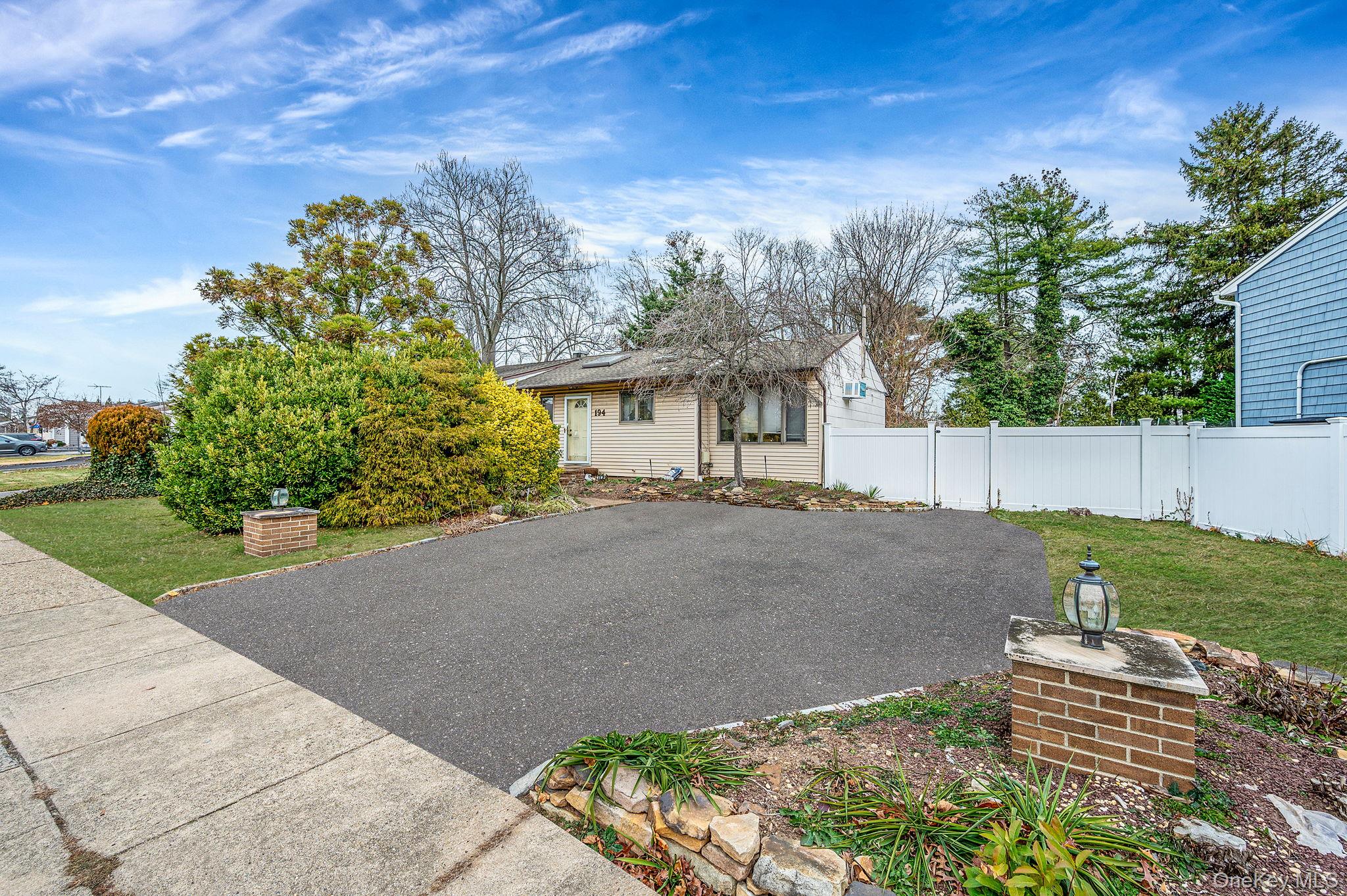 194 Central Park Road, Plainview, NY 11803