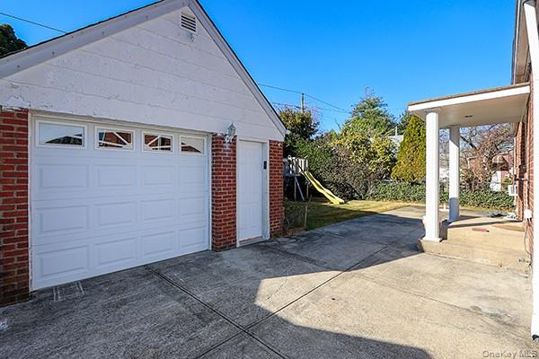 665 FOCH Boulevard, Williston Park, NY 11596