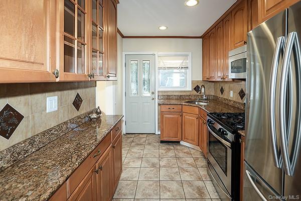 665 FOCH Boulevard, Williston Park, NY 11596