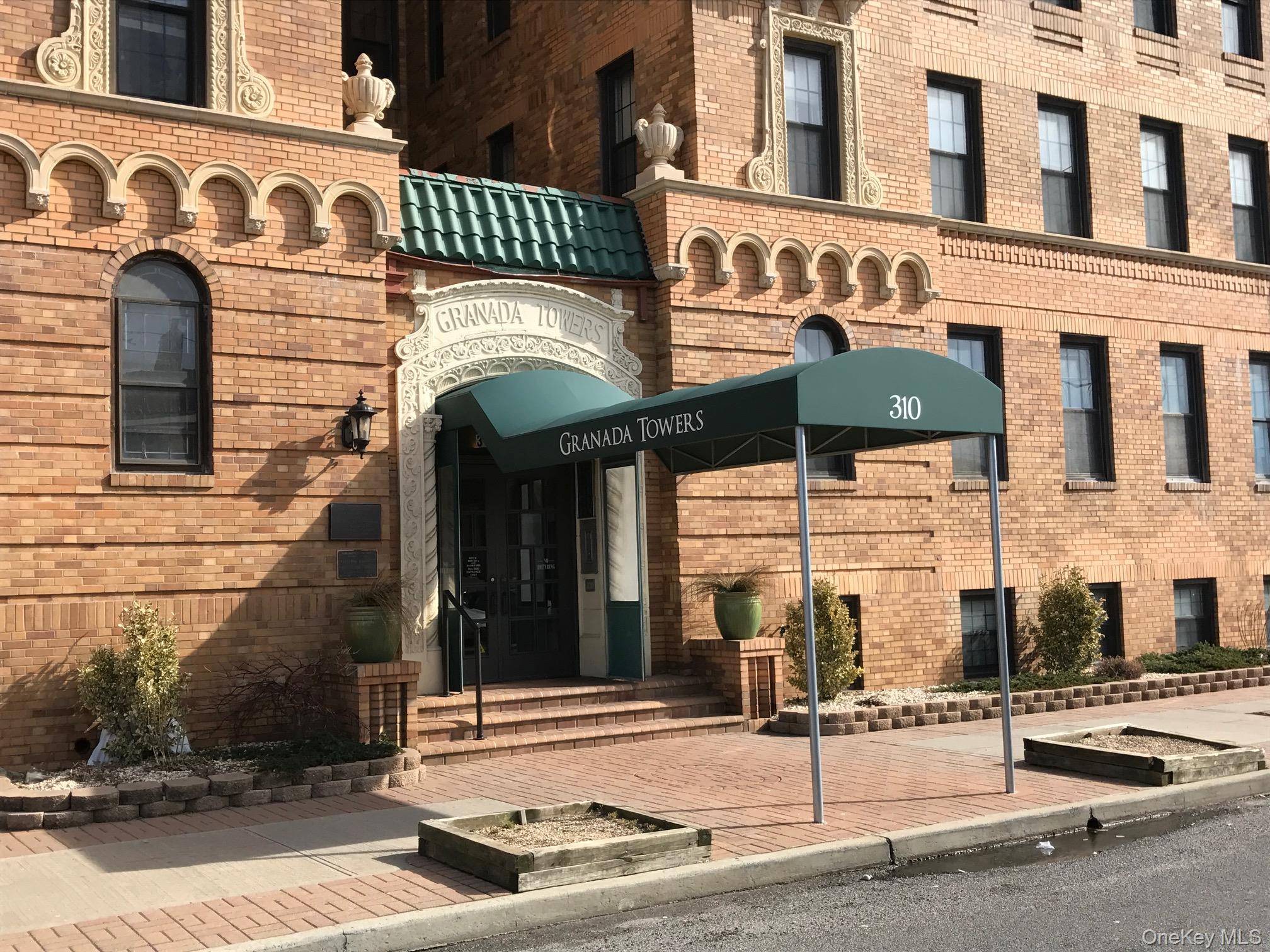 310 Riverside Blvd # 2C, Long Beach, NY 11556