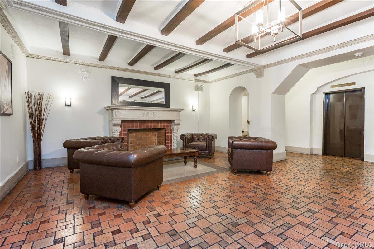 310 Riverside Blvd # 2C, Long Beach, NY 11556