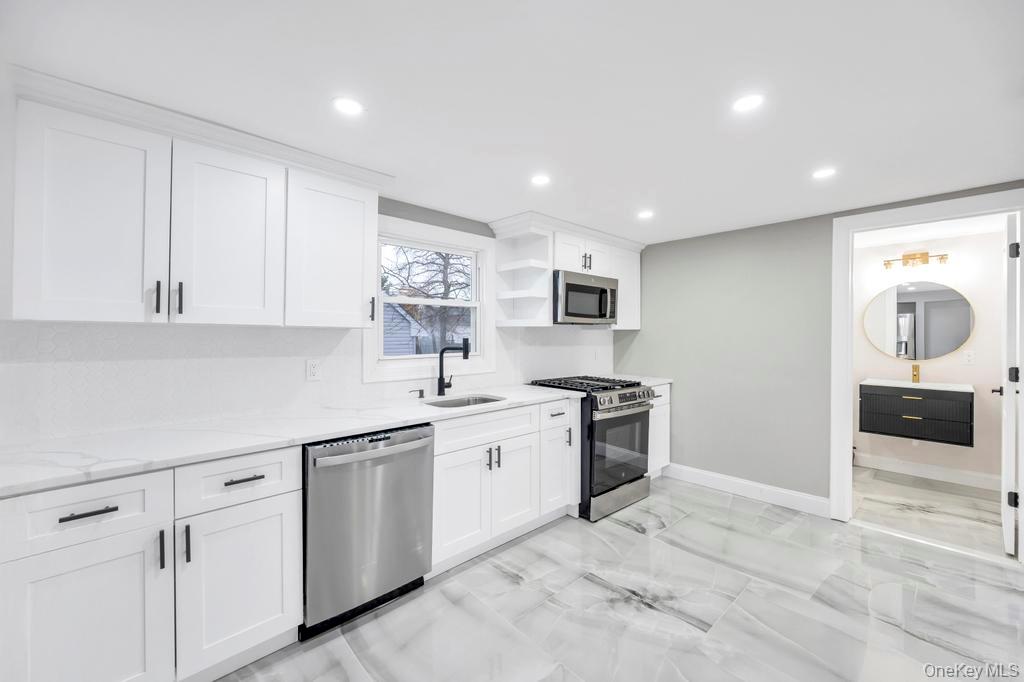 751 S Hickory Street, Lindenhurst, NY 11757