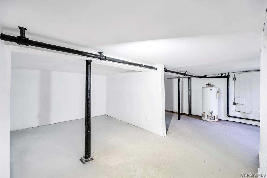 751 S Hickory Street, Lindenhurst, NY 11757