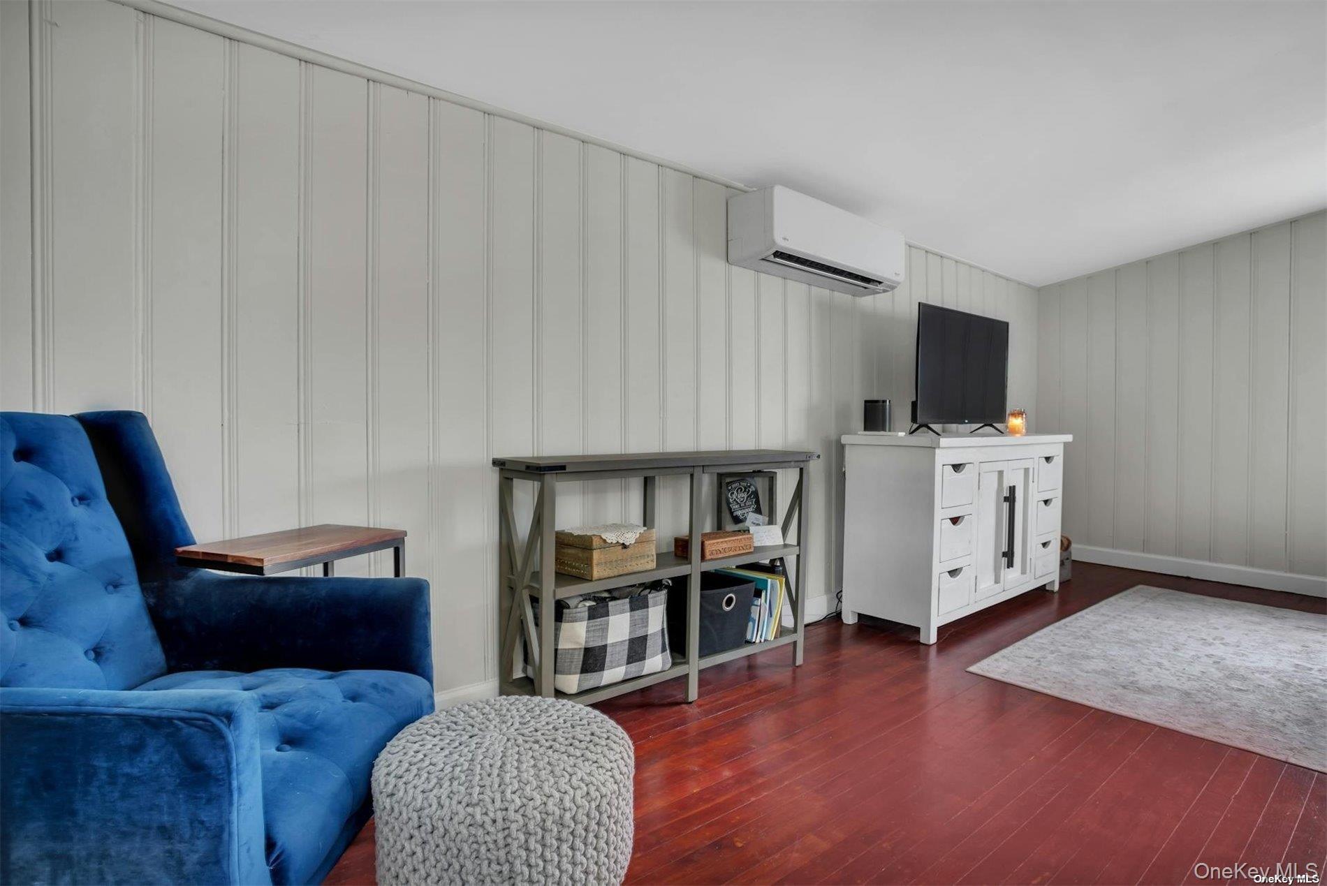 14 Maple Street, Glenwood Landing, NY 11547