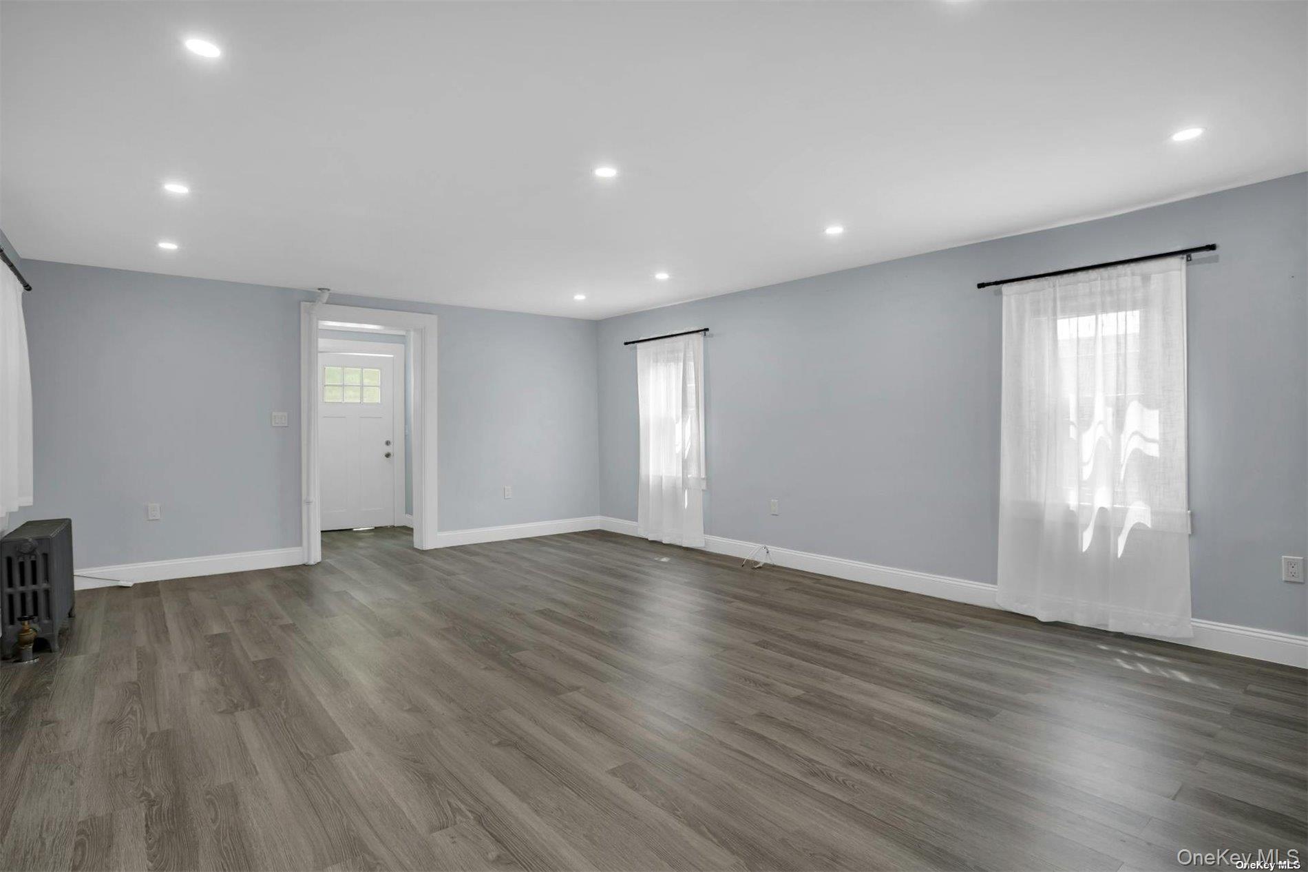 14 Maple Street, Glenwood Landing, NY 11547