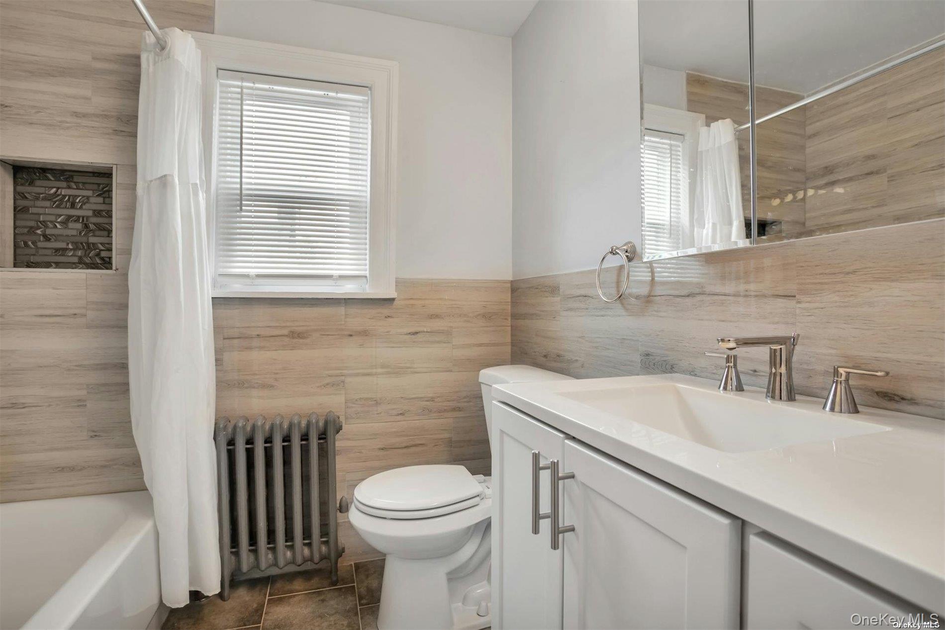 14 Maple Street, Glenwood Landing, NY 11547