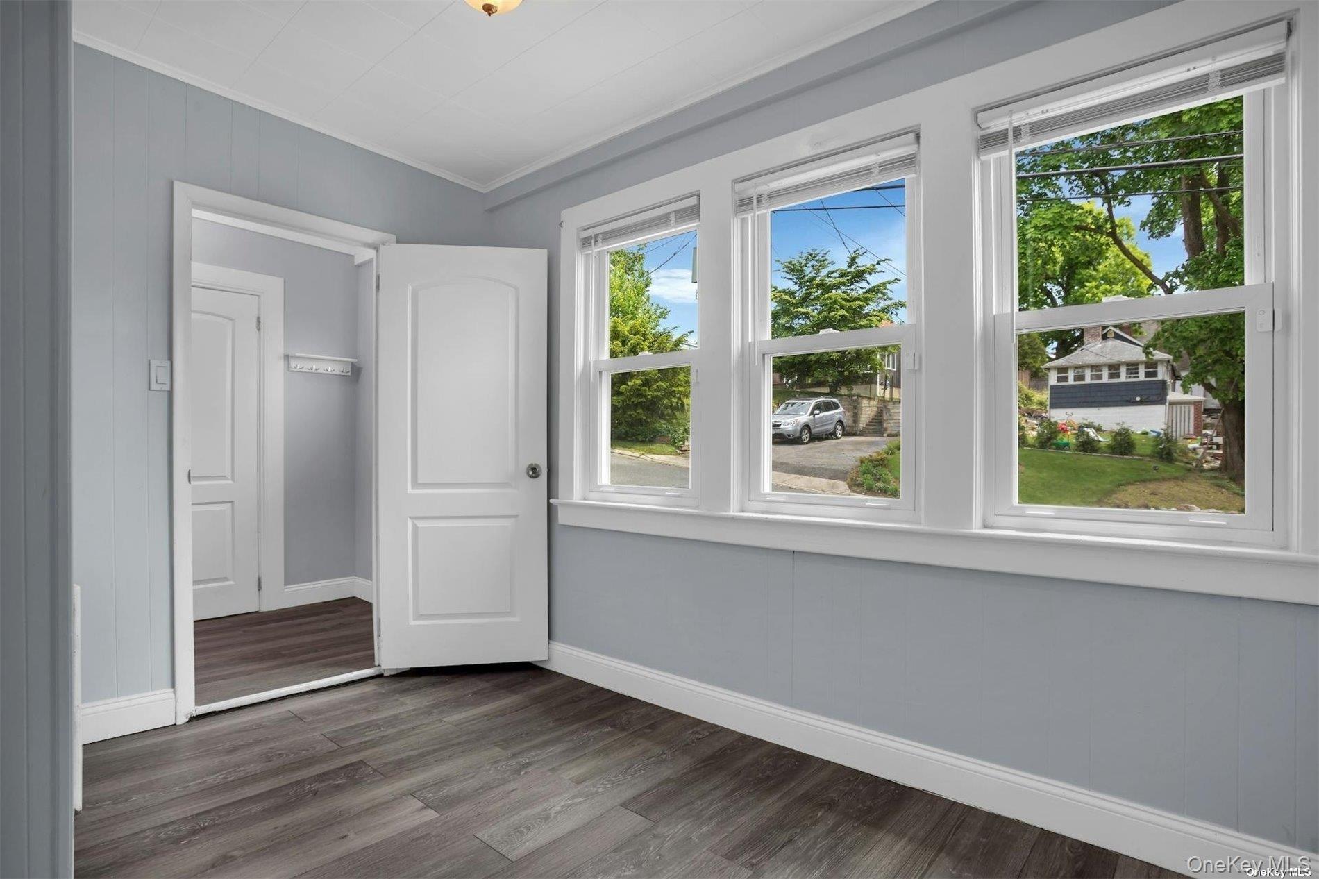 14 Maple Street, Glenwood Landing, NY 11547