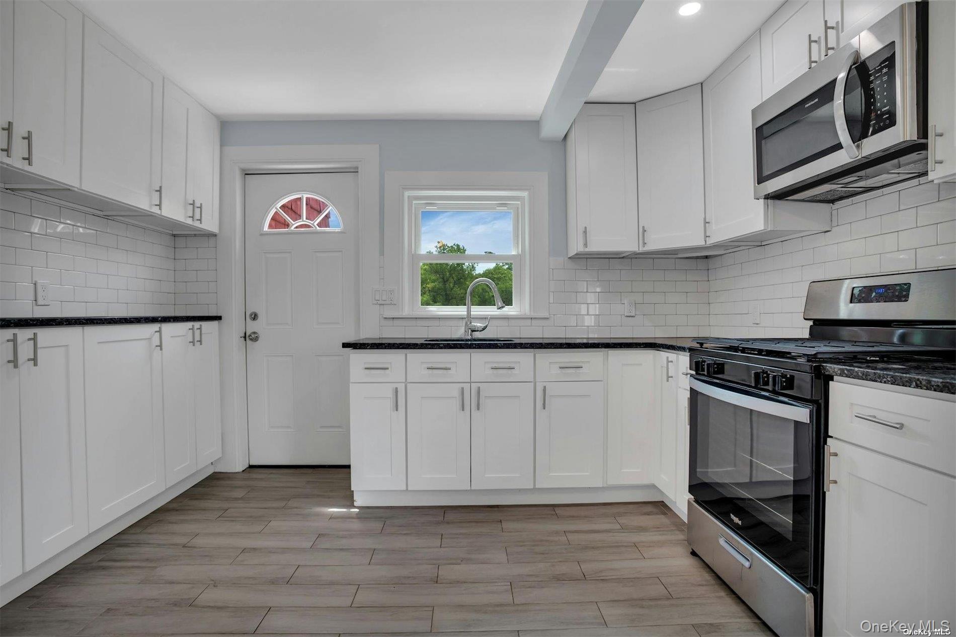 14 Maple Street, Glenwood Landing, NY 11547