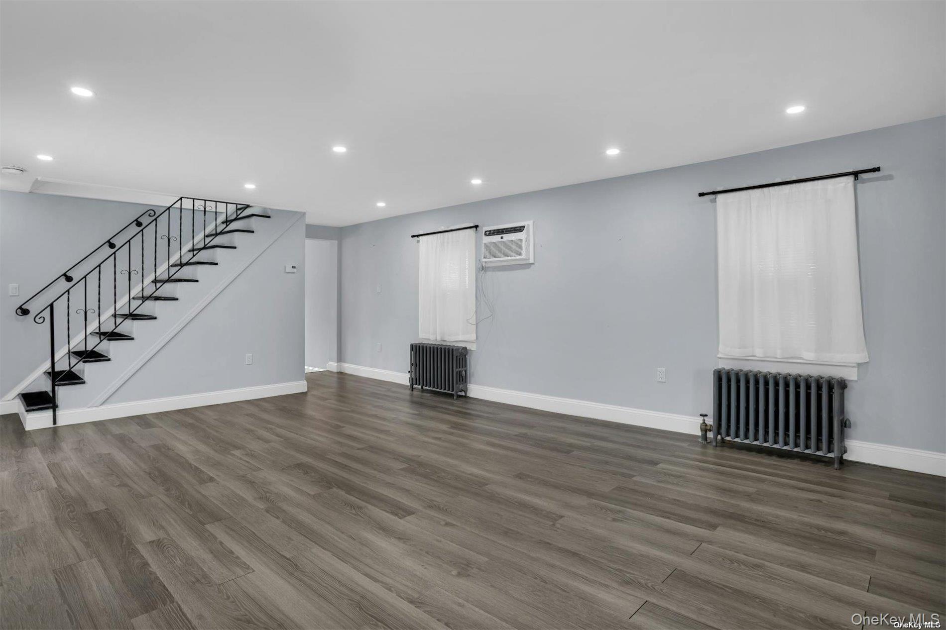 14 Maple Street, Glenwood Landing, NY 11547