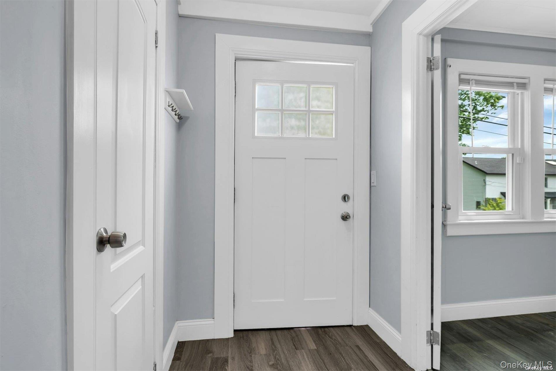 14 Maple Street, Glenwood Landing, NY 11547