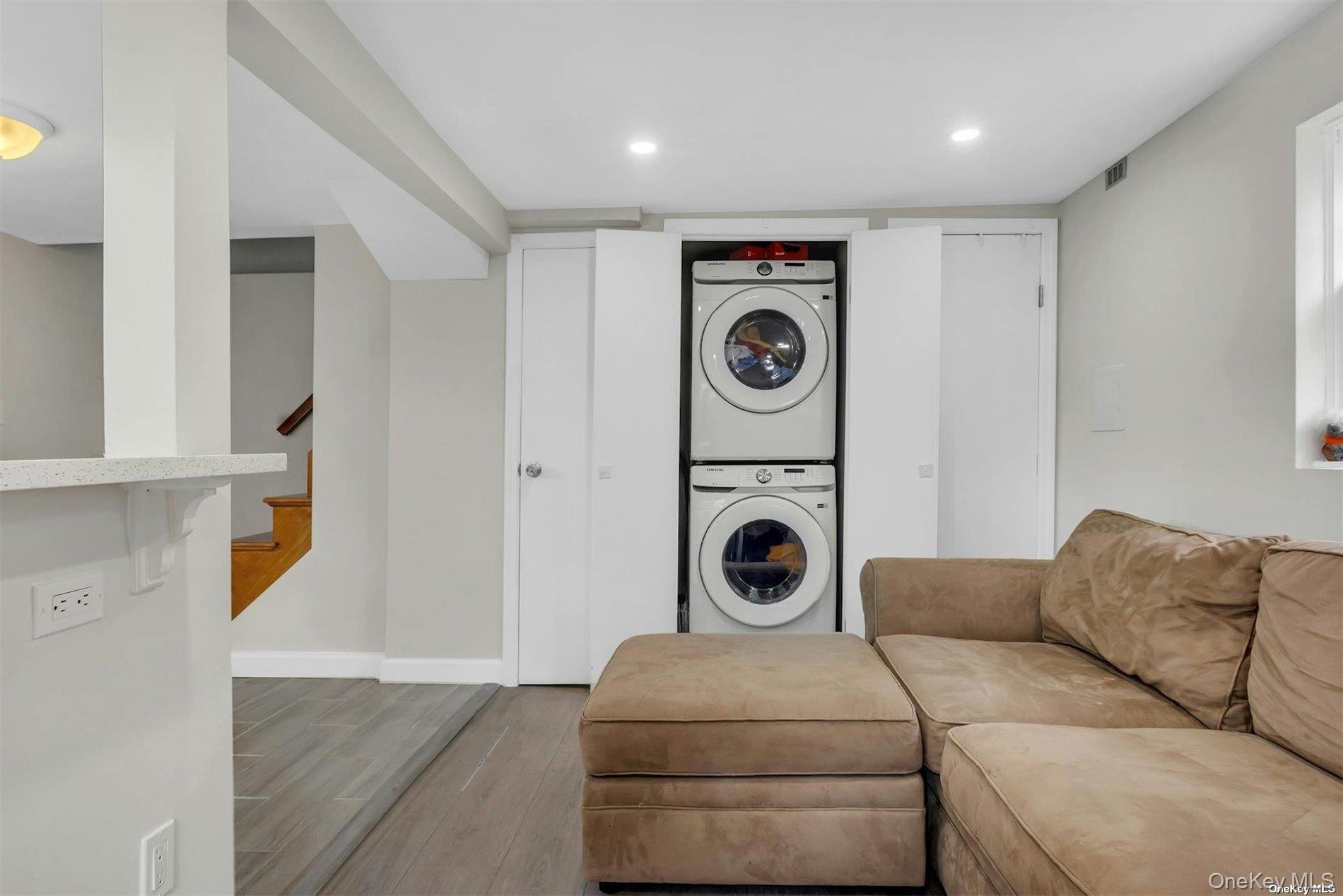 14 Maple Street, Glenwood Landing, NY 11547