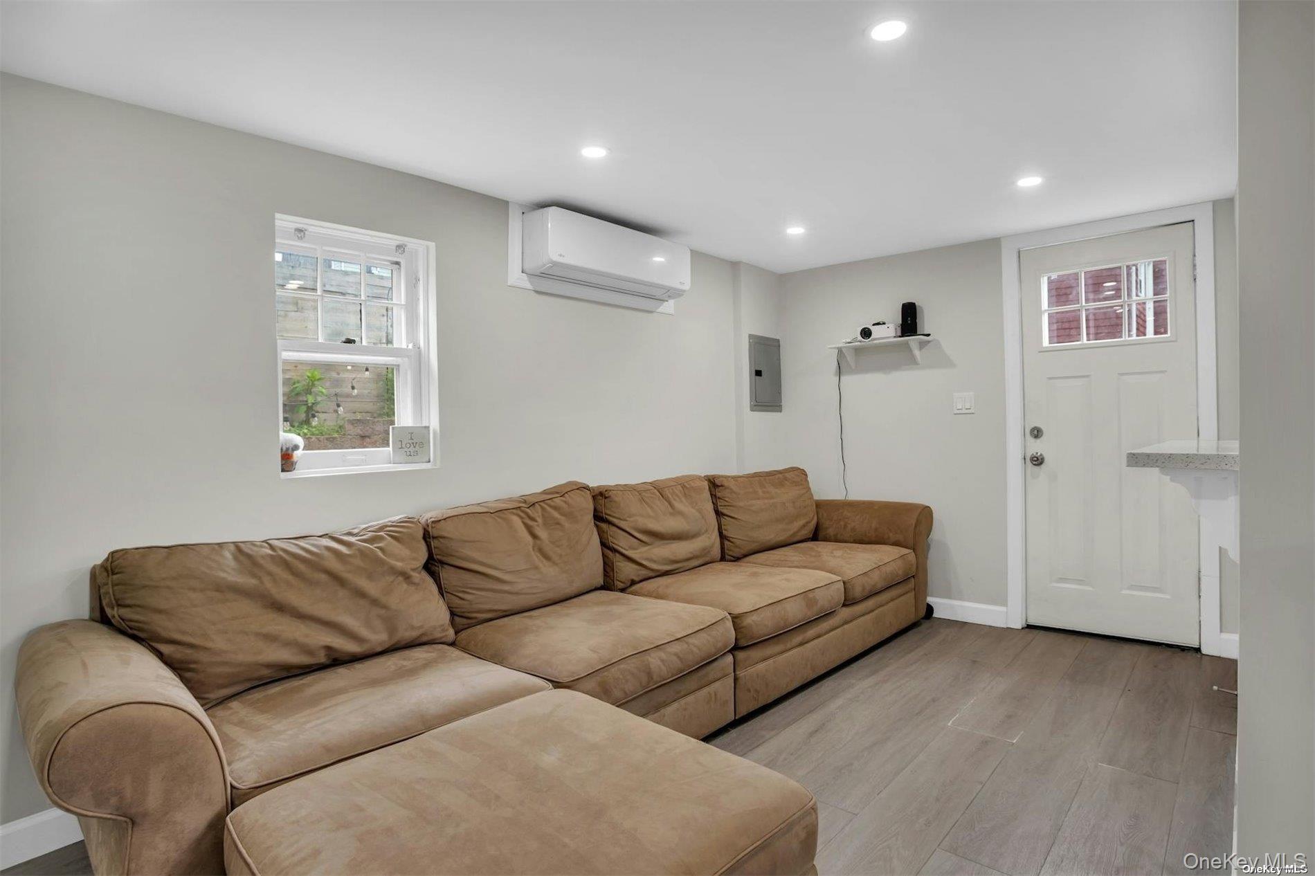 14 Maple Street, Glenwood Landing, NY 11547