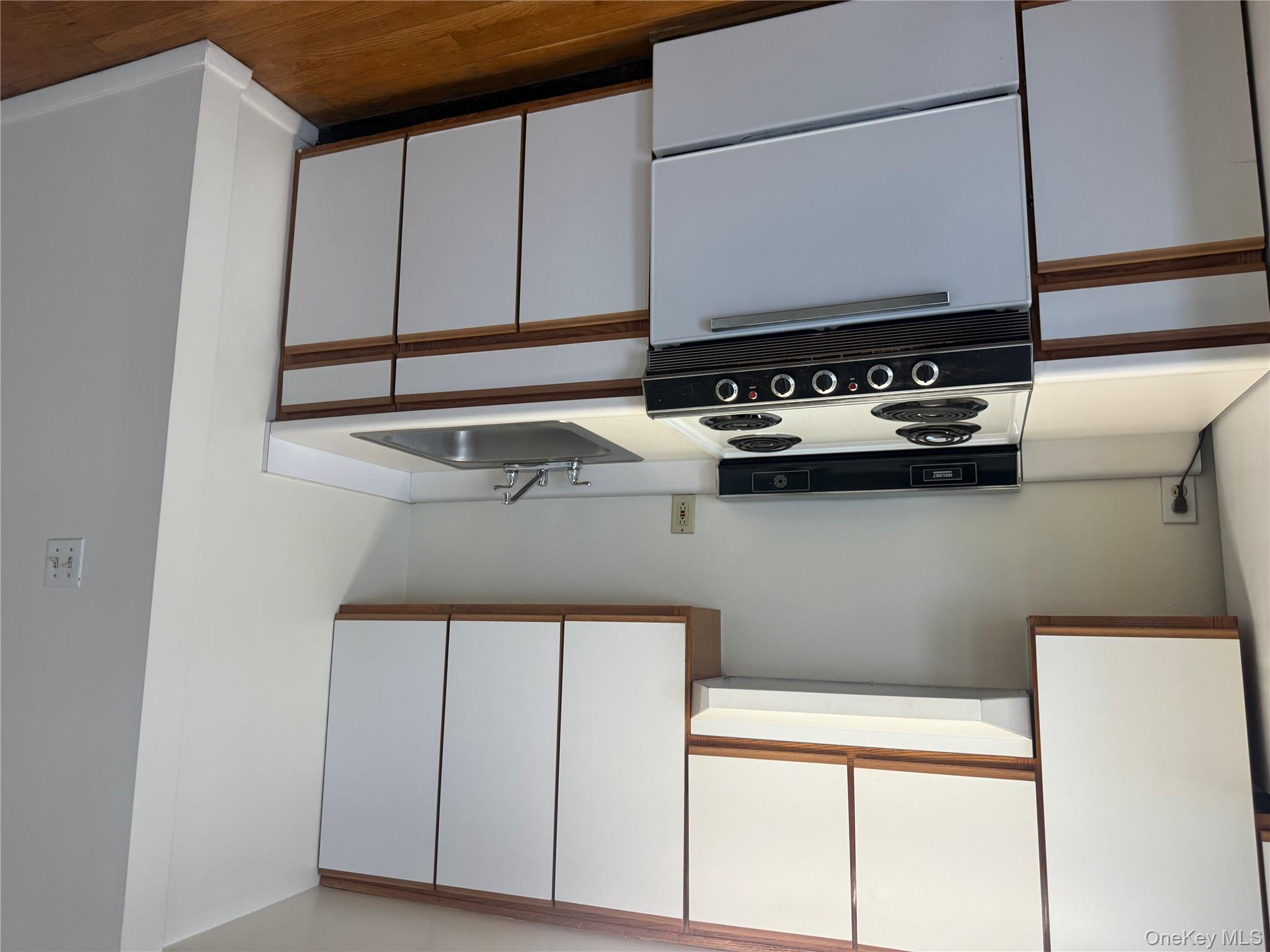 393 Long Beach Rd, Island Park, NY 11558