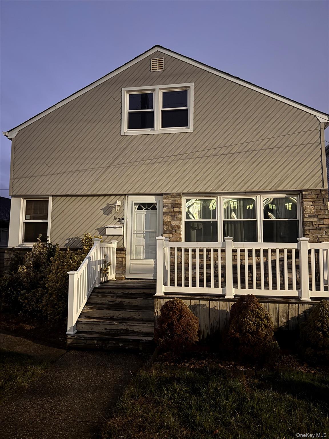 62 Warwick Road # Upper, Island Park, NY 11558