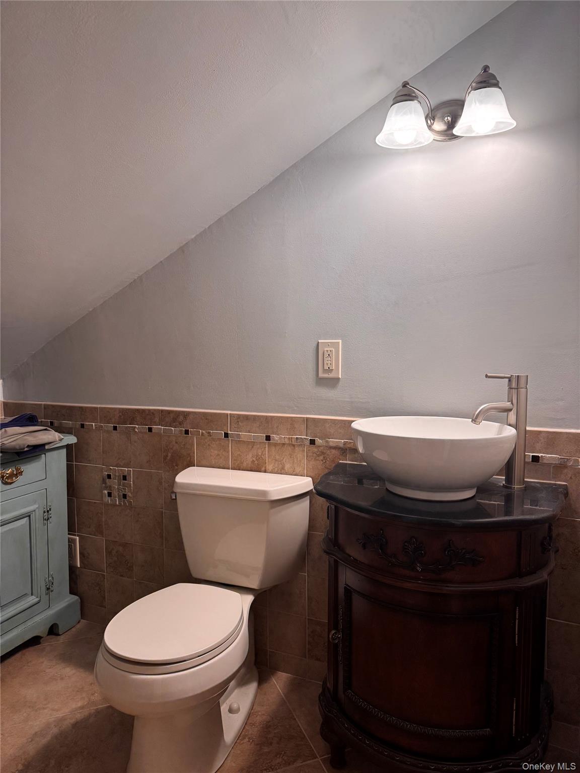 62 Warwick Road # Upper, Island Park, NY 11558