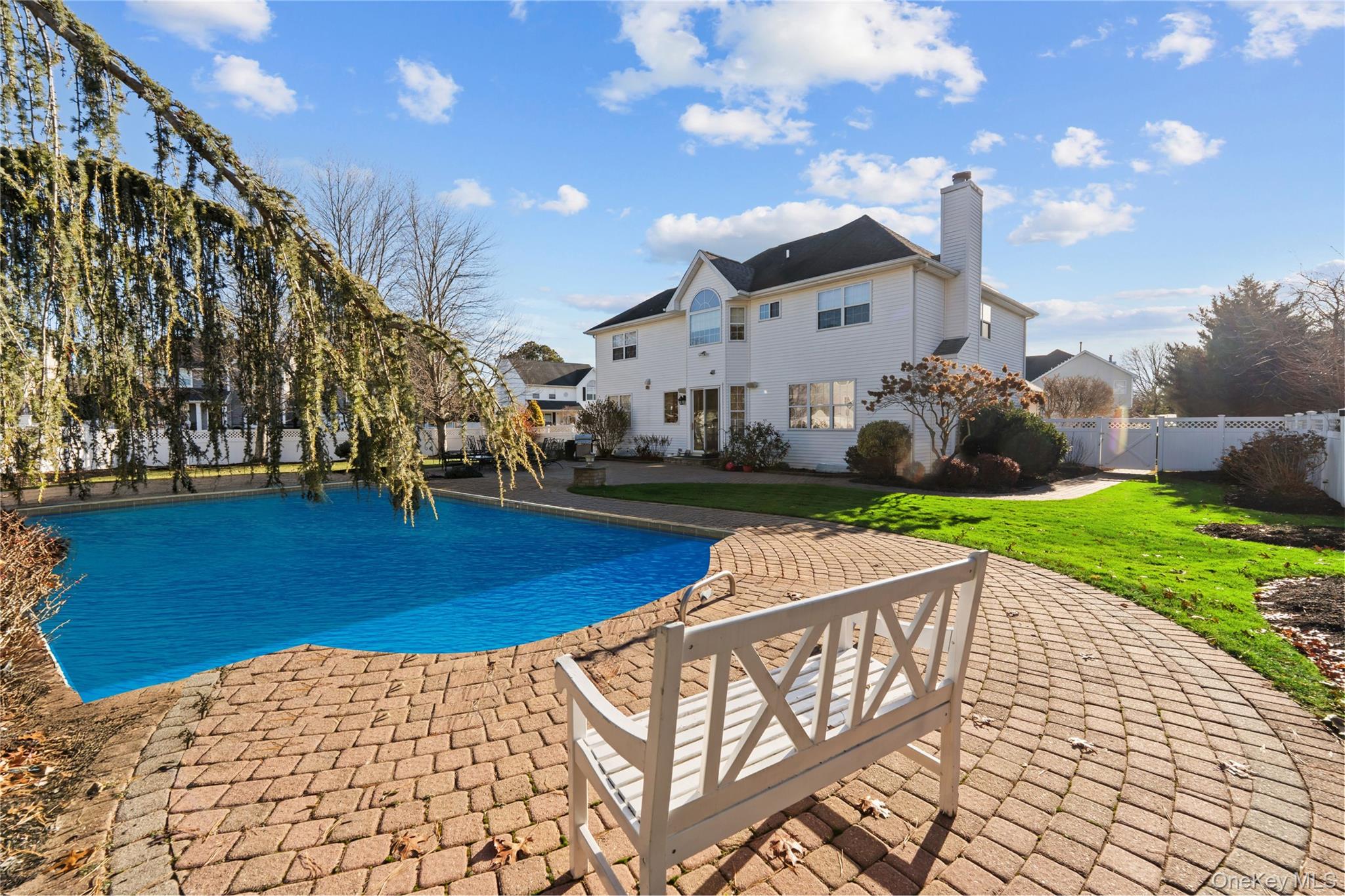 2 Mayflower Lane, Holtsville, NY 11742