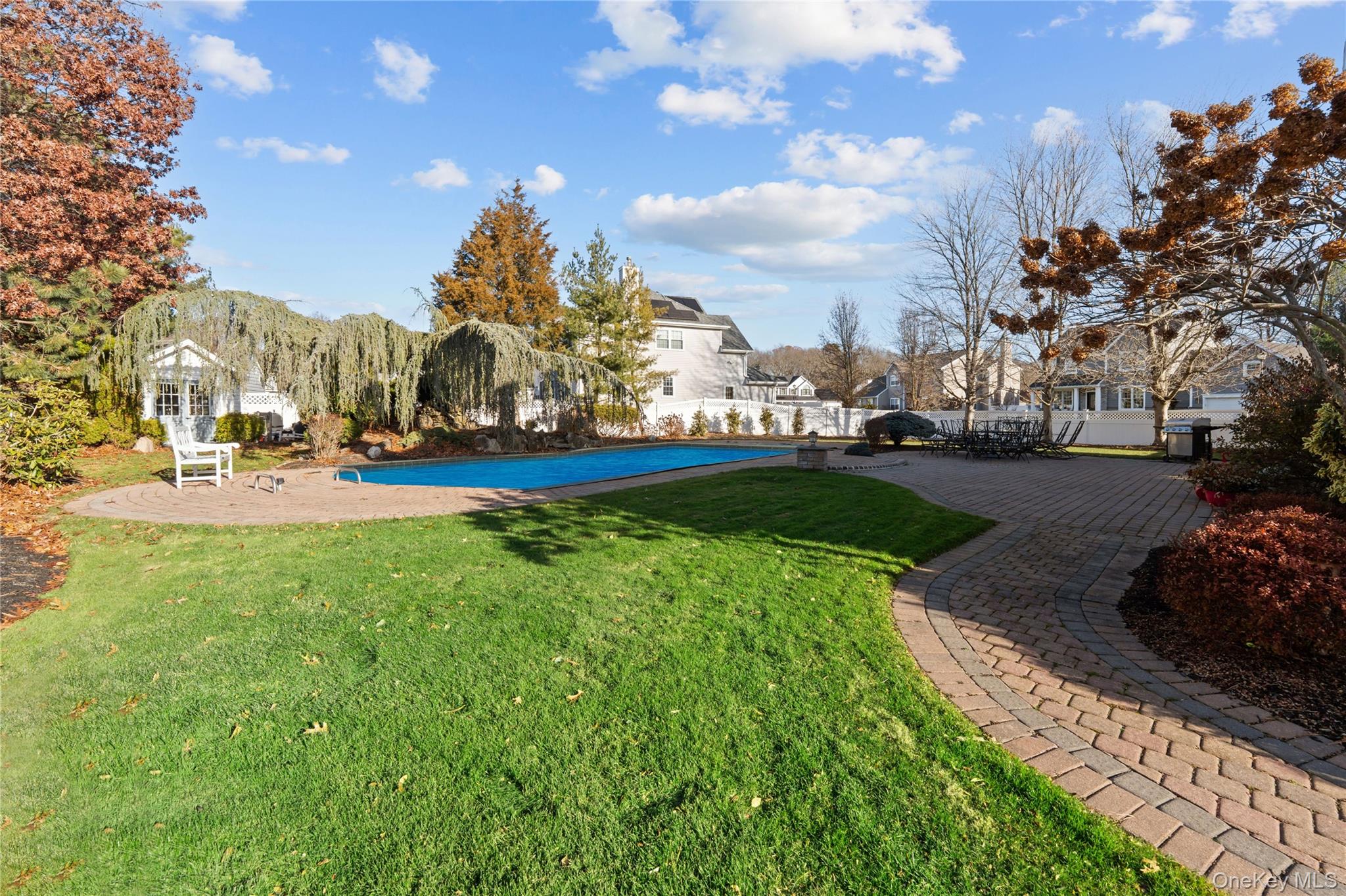 2 Mayflower Lane, Holtsville, NY 11742