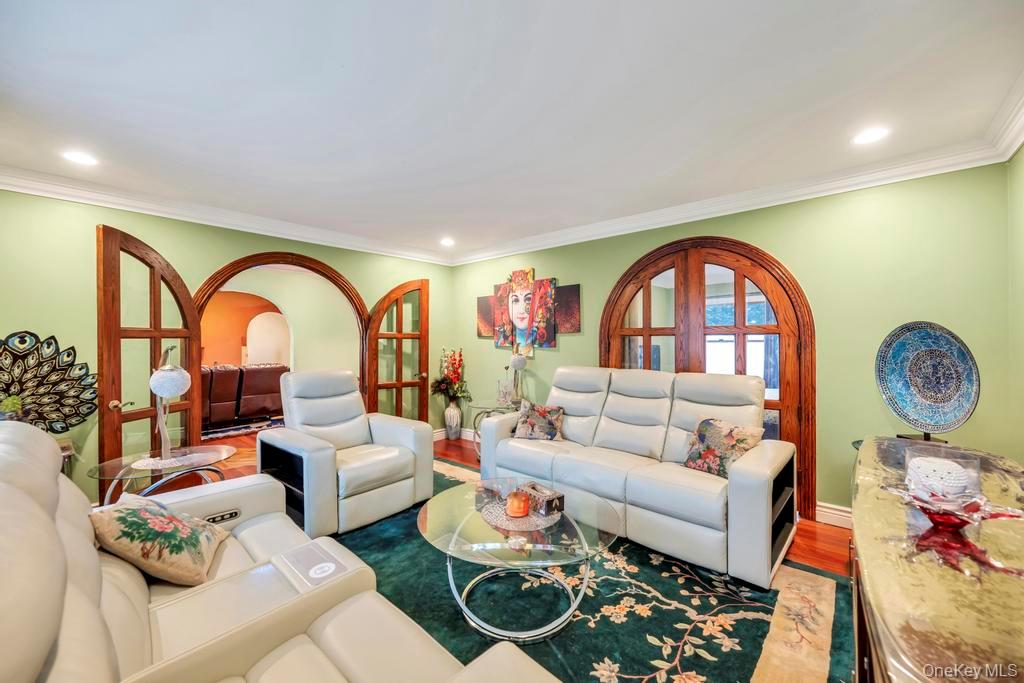 277 Clocks Boulevard, East Massapequa, NY 11758