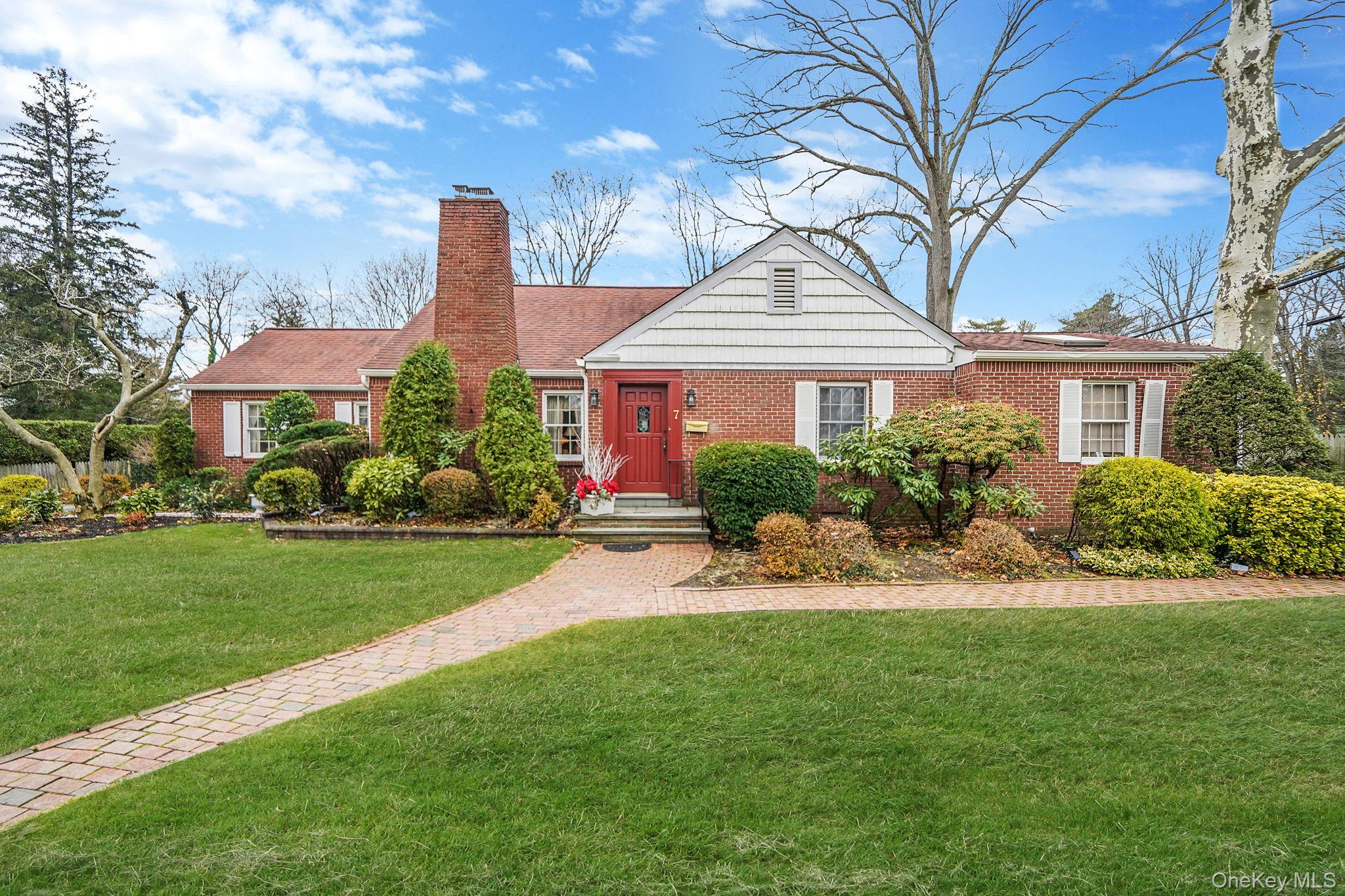 7 Rugby Road, Westbury, NY 11590