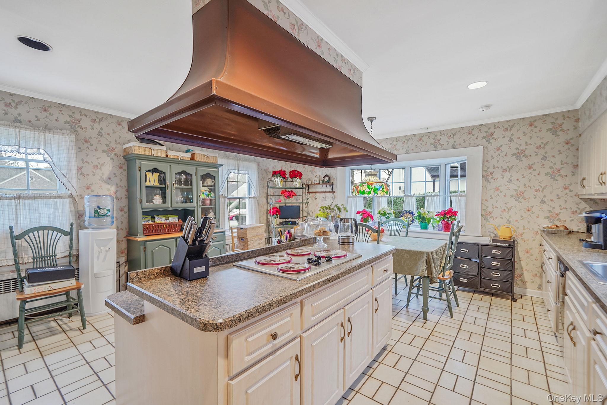 7 Rugby Road, Westbury, NY 11590