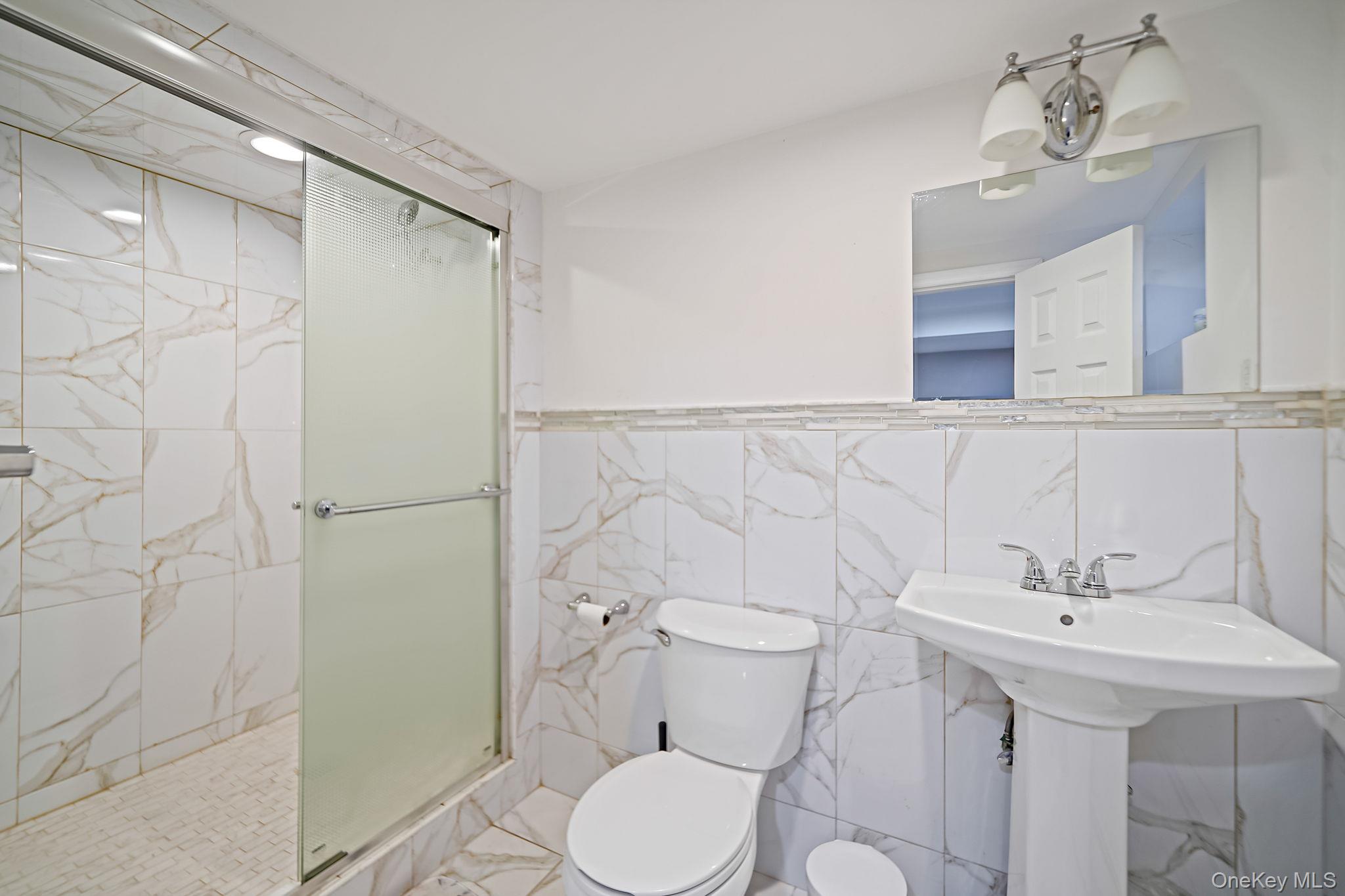 7 Rugby Road, Westbury, NY 11590