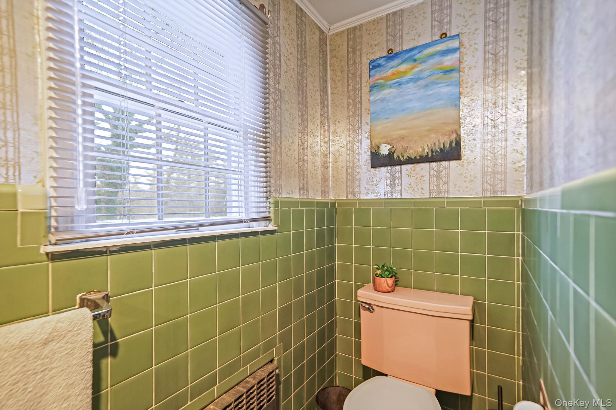 7 Rugby Road, Westbury, NY 11590