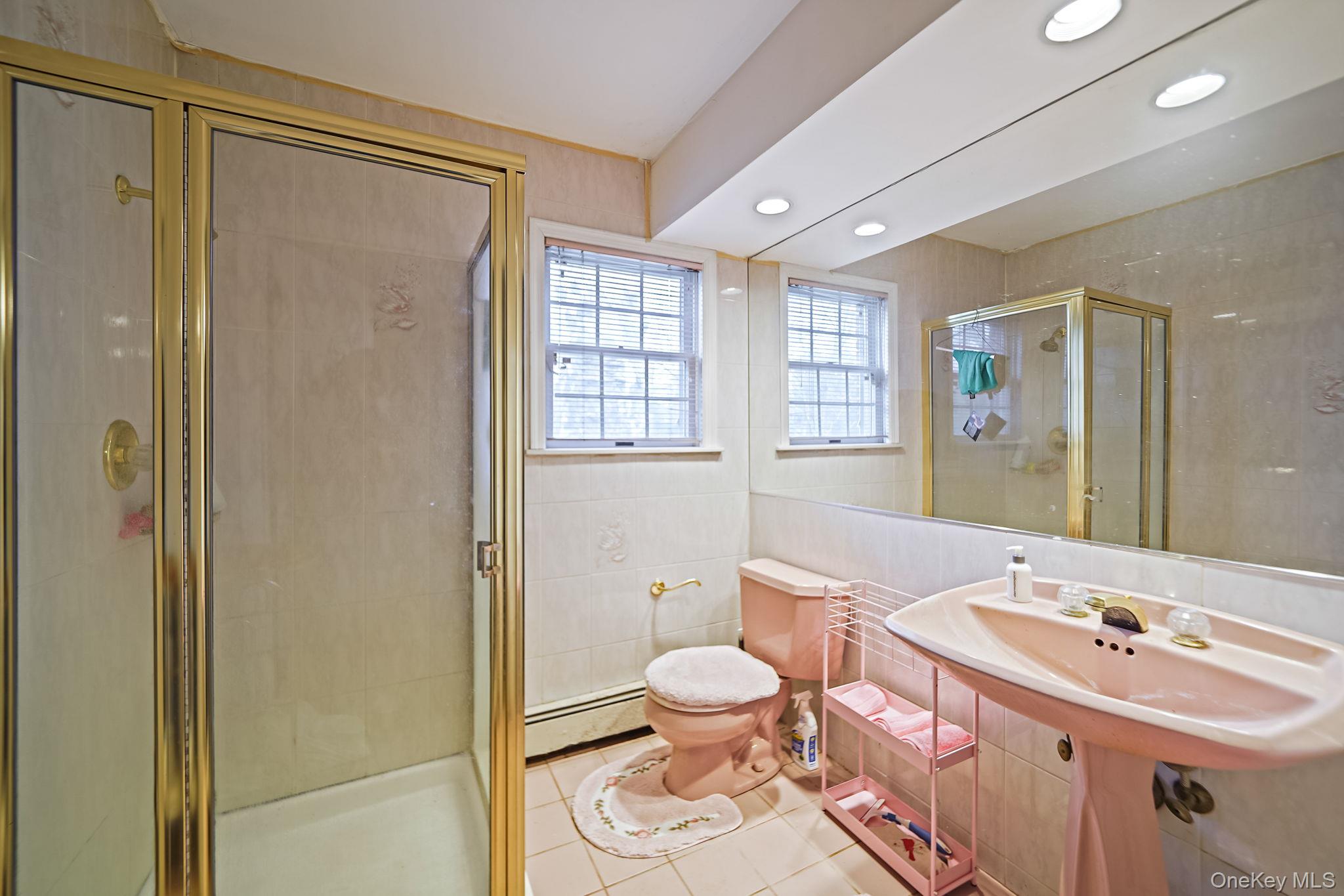 7 Rugby Road, Westbury, NY 11590