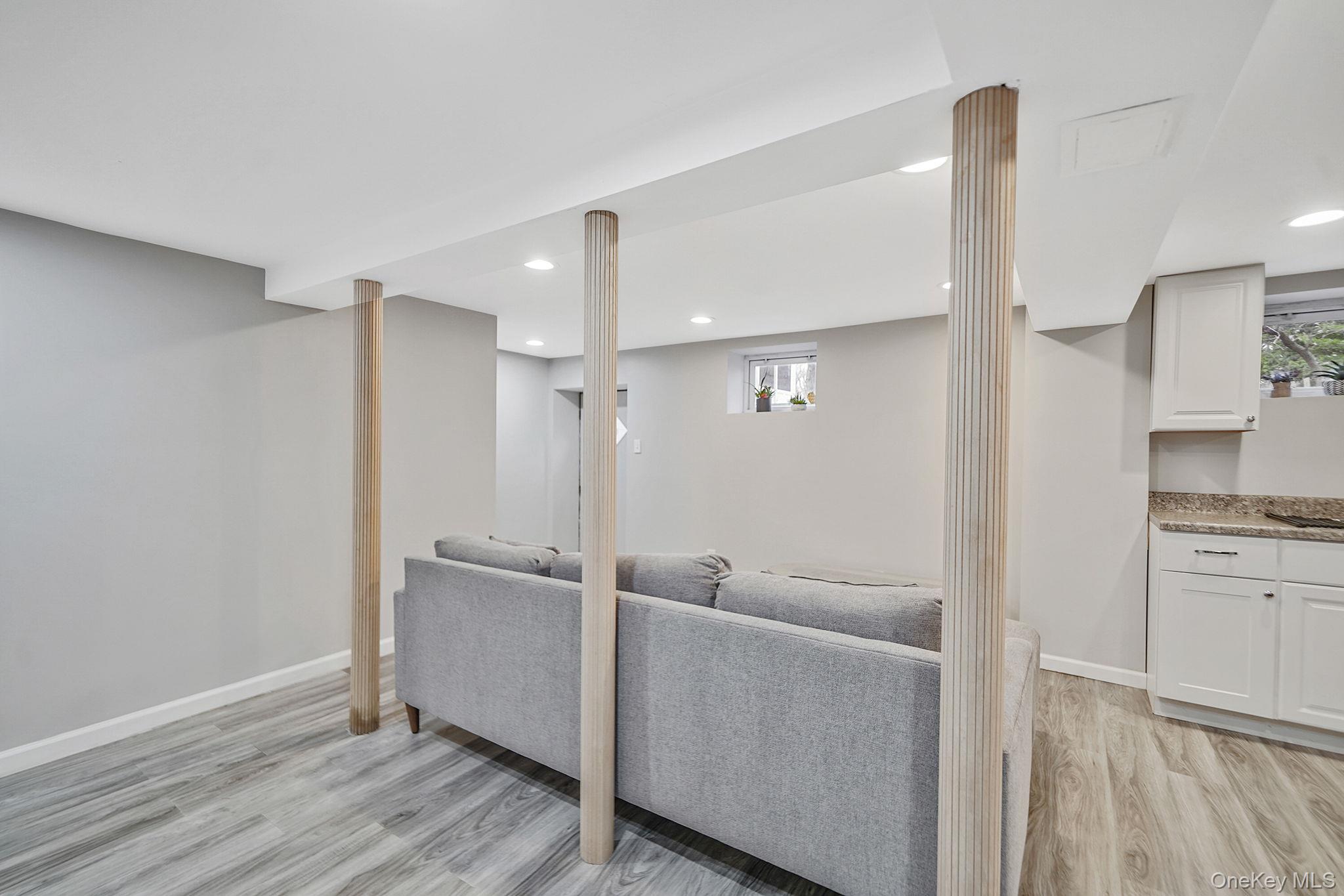 7 Rugby Road, Westbury, NY 11590