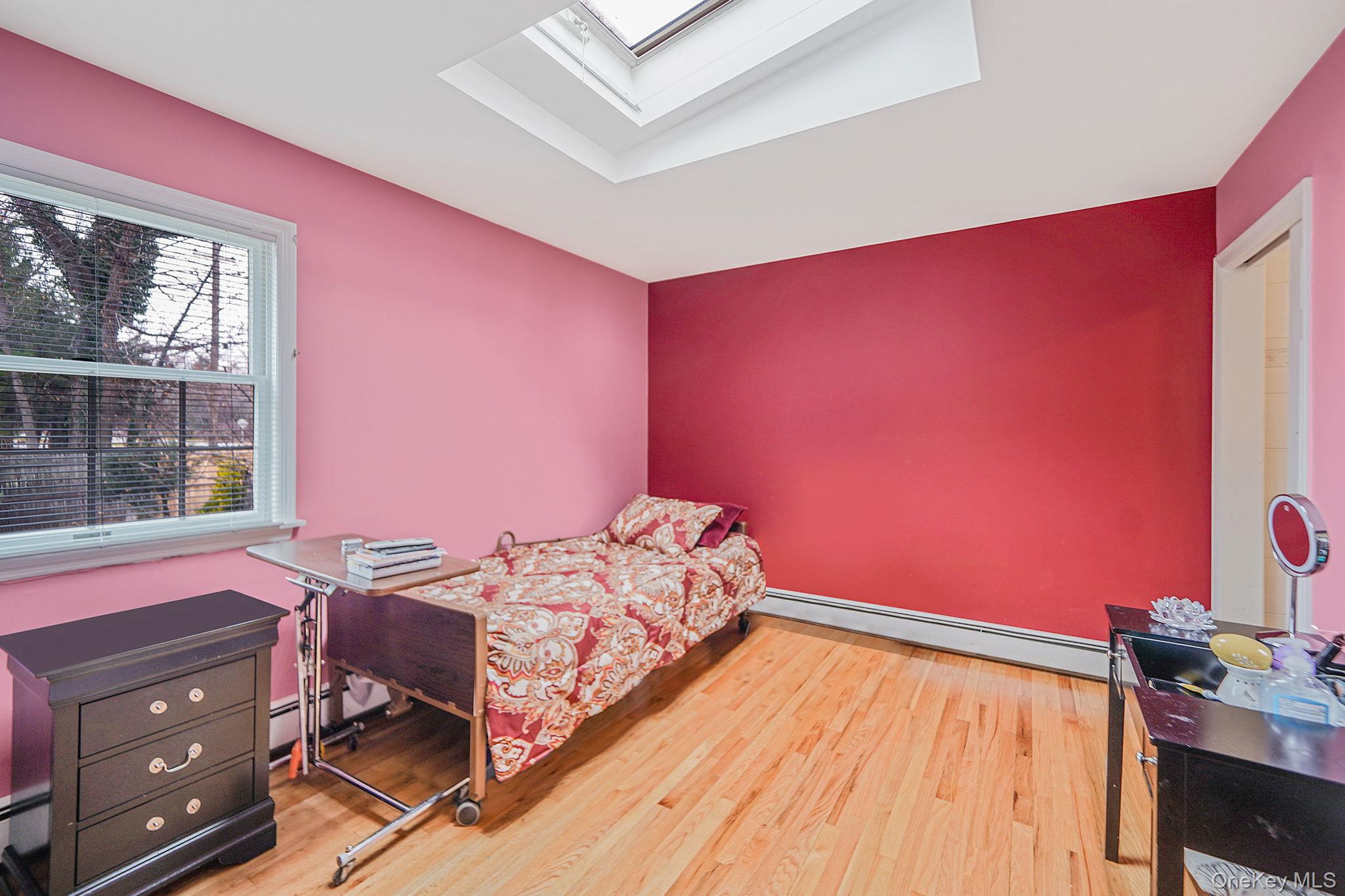 7 Rugby Road, Westbury, NY 11590