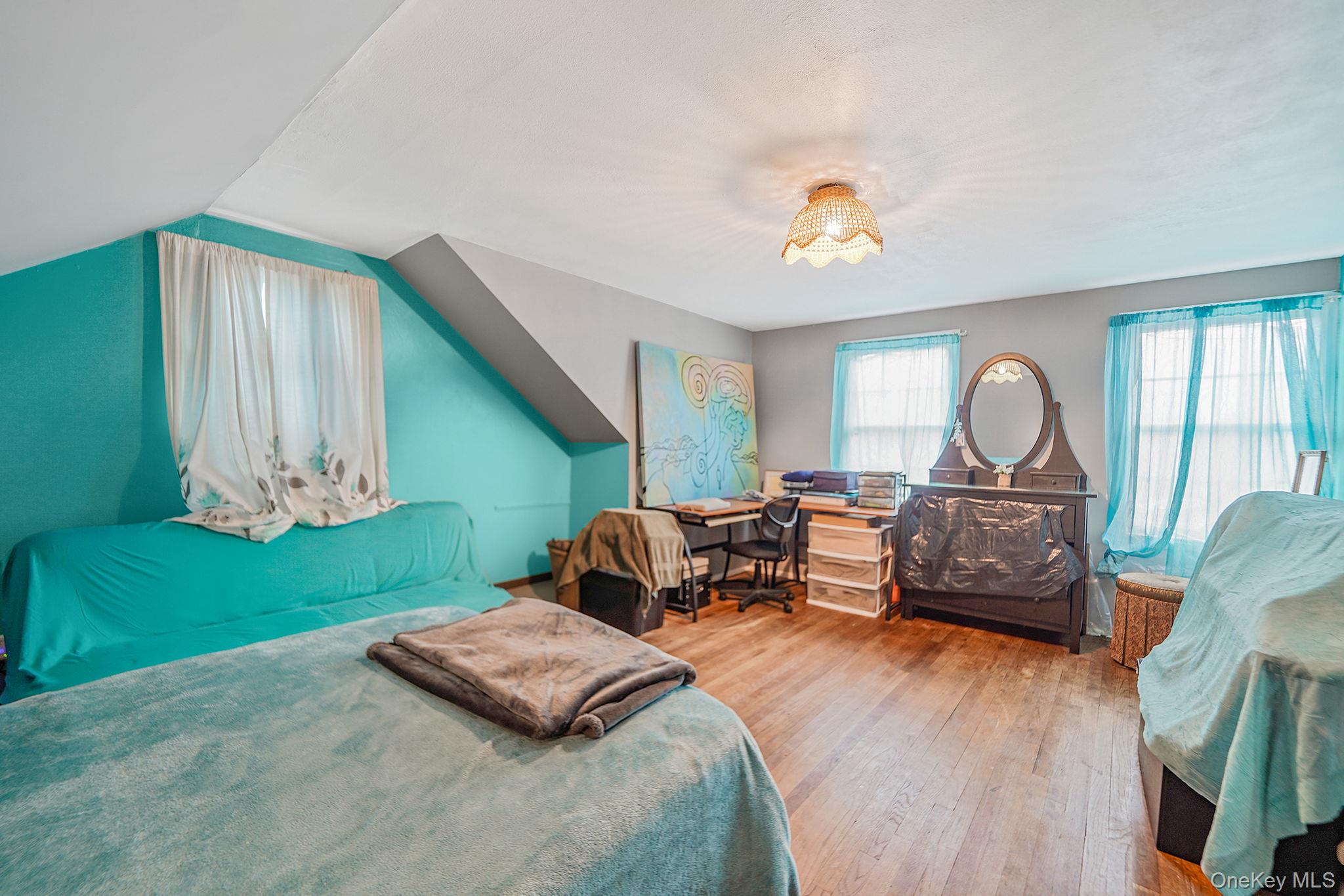 7 Rugby Road, Westbury, NY 11590