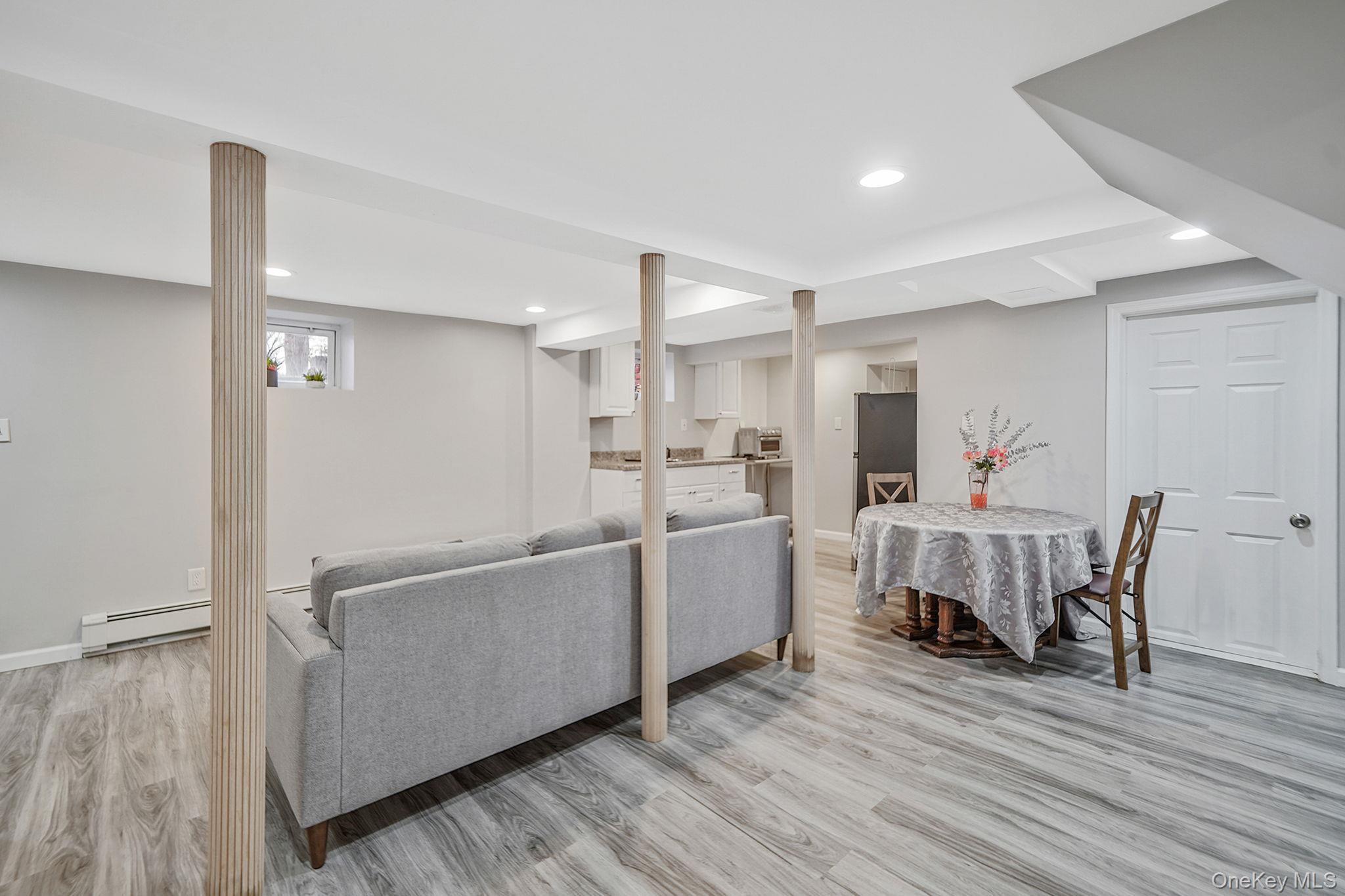 7 Rugby Road, Westbury, NY 11590