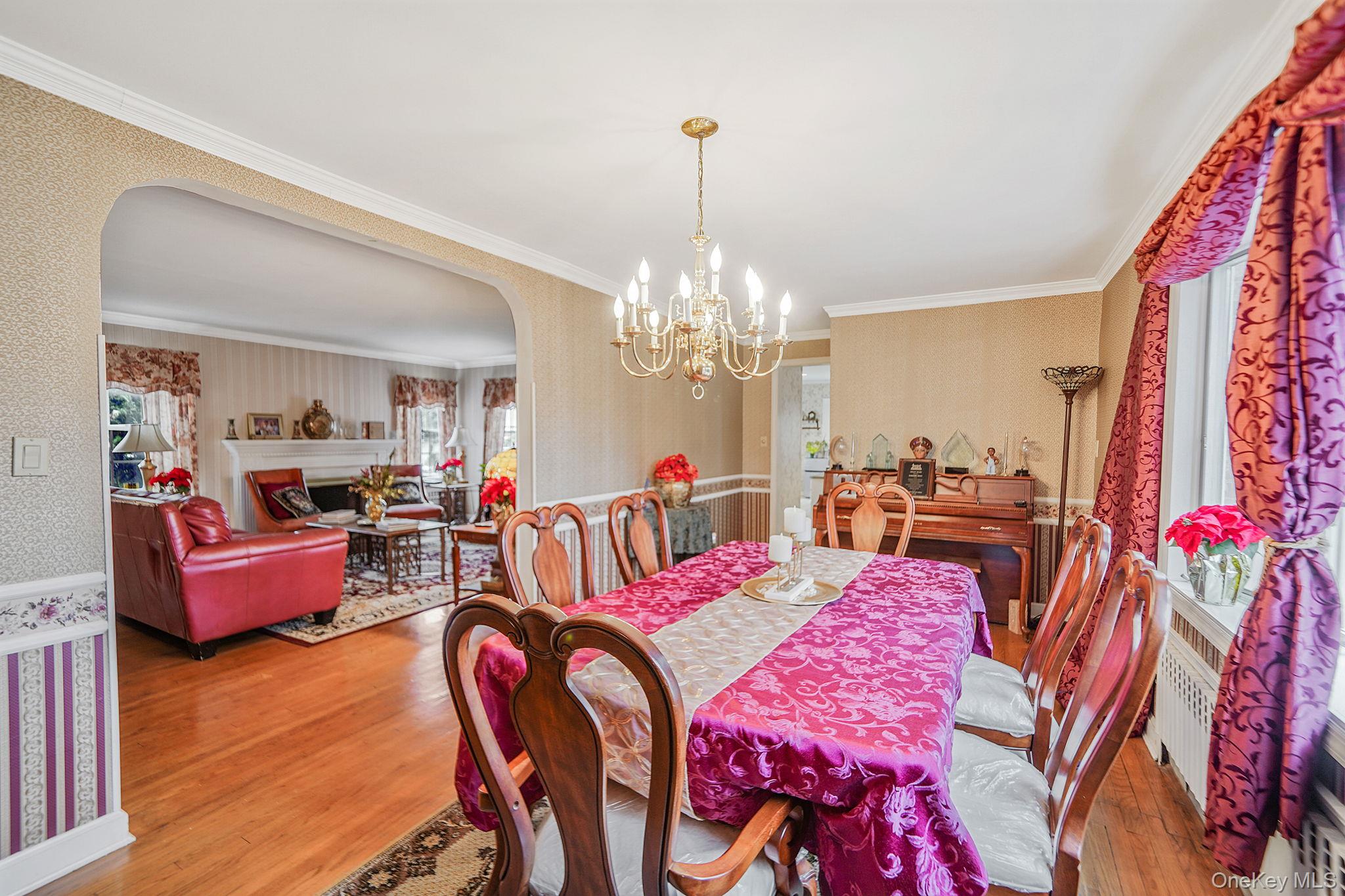 7 Rugby Road, Westbury, NY 11590