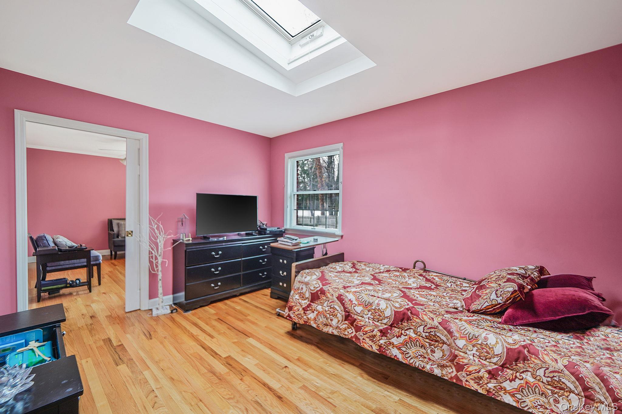 7 Rugby Road, Westbury, NY 11590