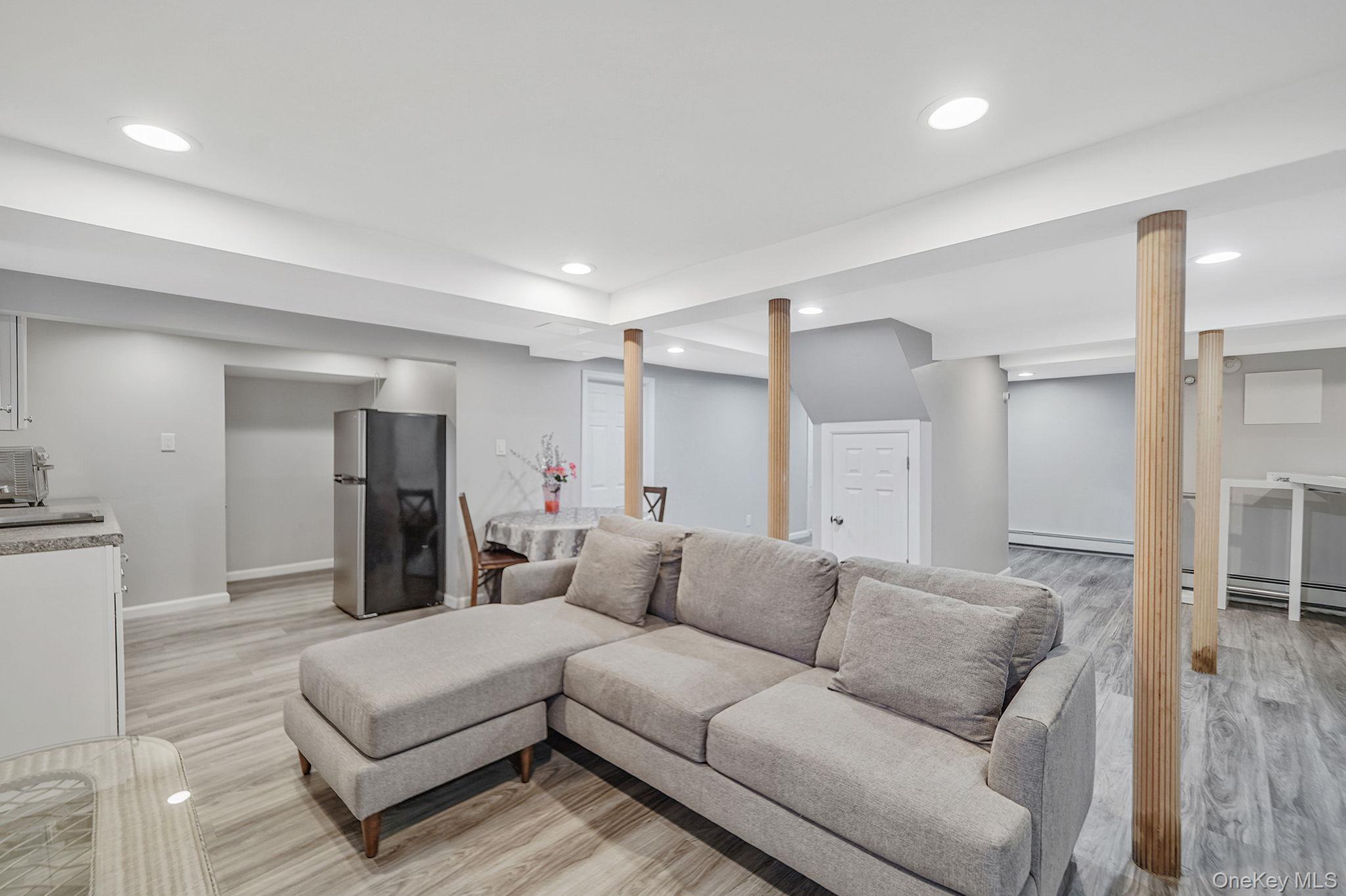 7 Rugby Road, Westbury, NY 11590