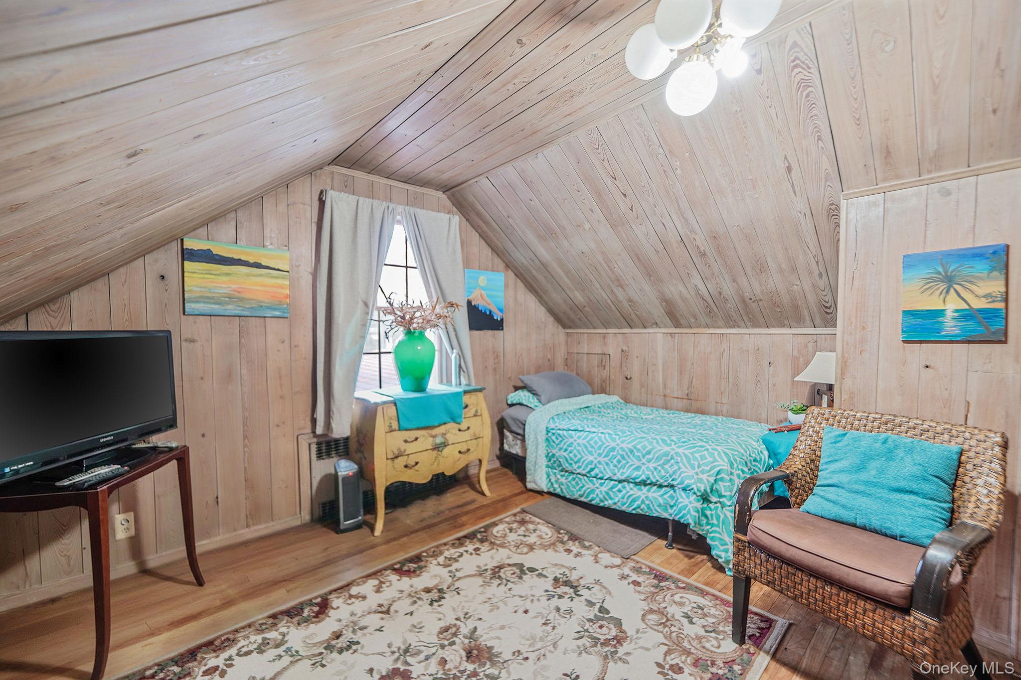 7 Rugby Road, Westbury, NY 11590