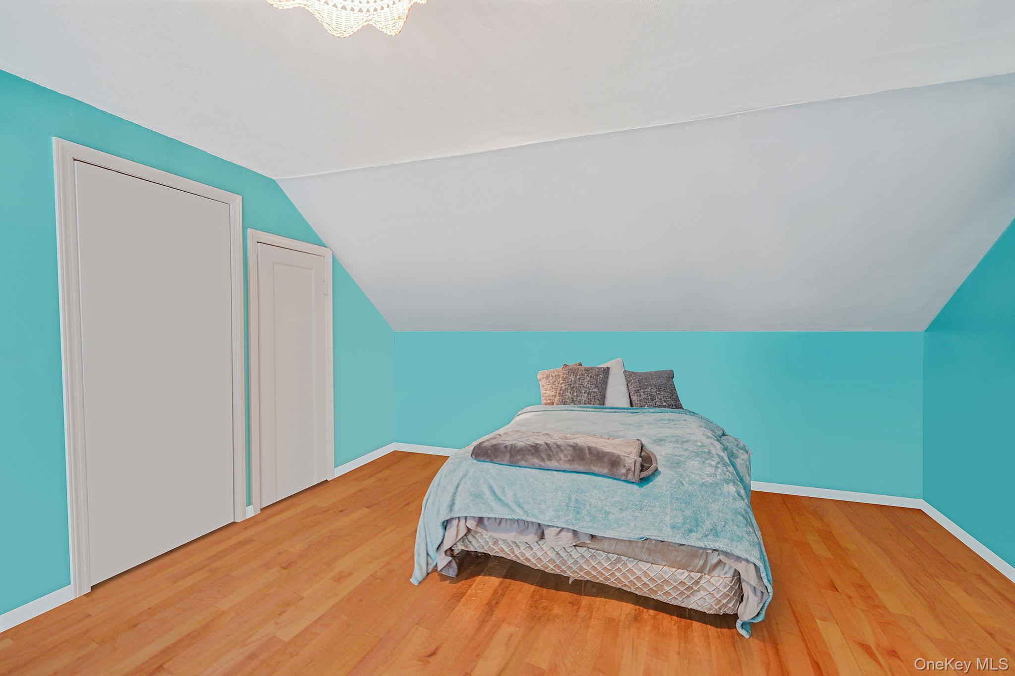 7 Rugby Road, Westbury, NY 11590