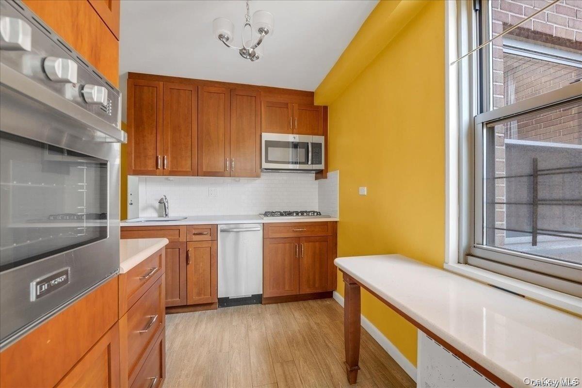 61-20 Grand Central Parkway # C303, Forest Hills, NY 11375