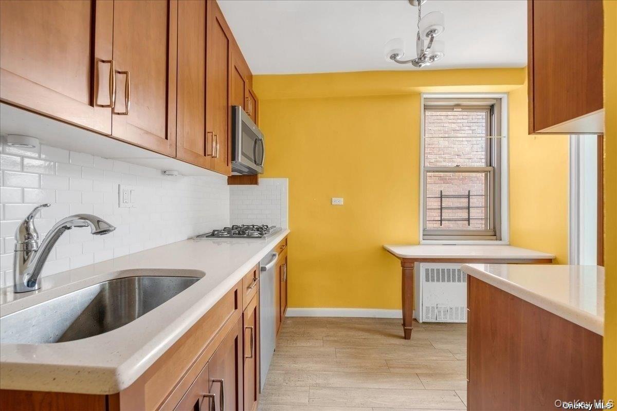 61-20 Grand Central Parkway # C303, Forest Hills, NY 11375