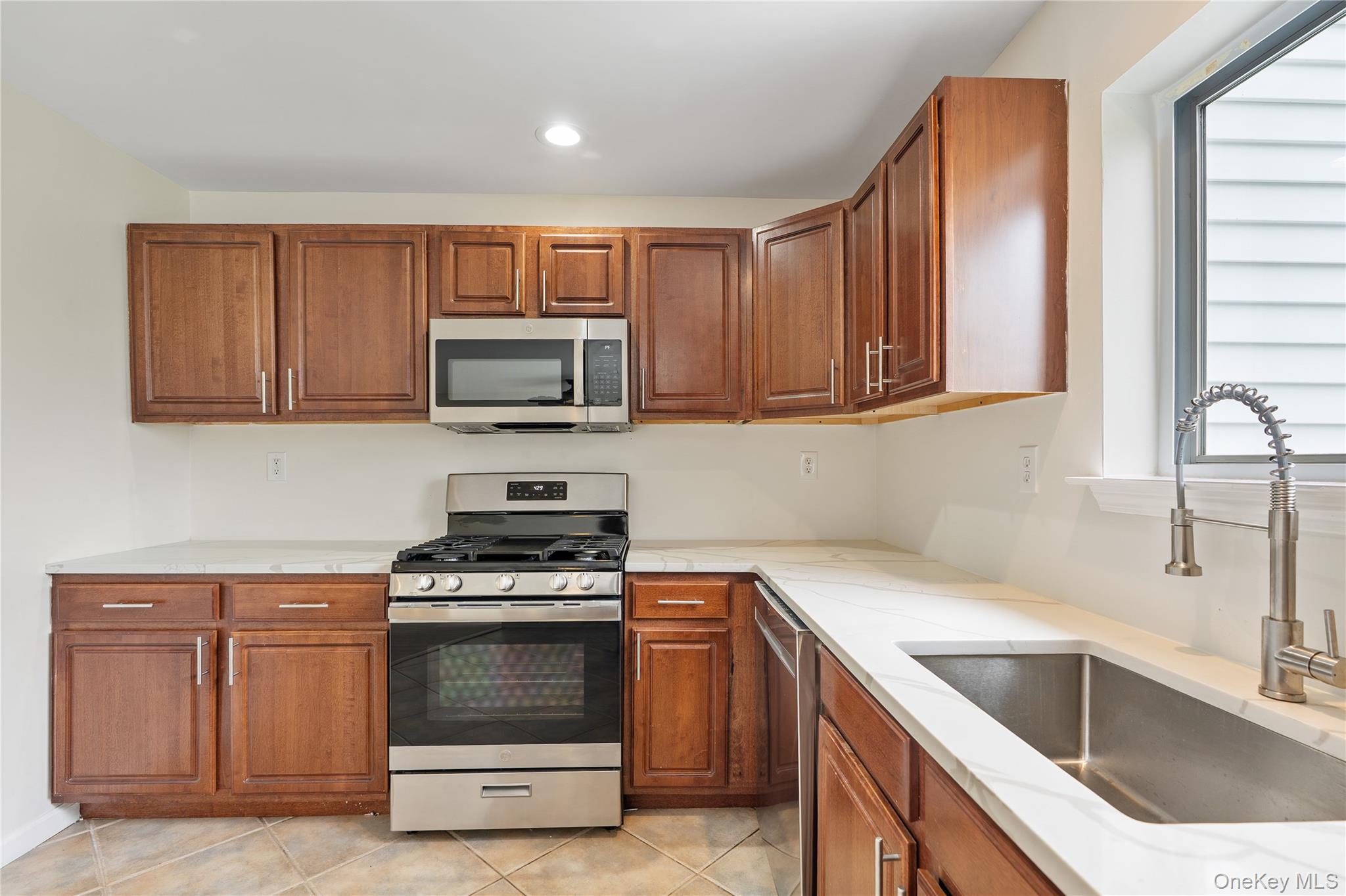 221 Tamerisk Lane, New Windsor, NY 12553