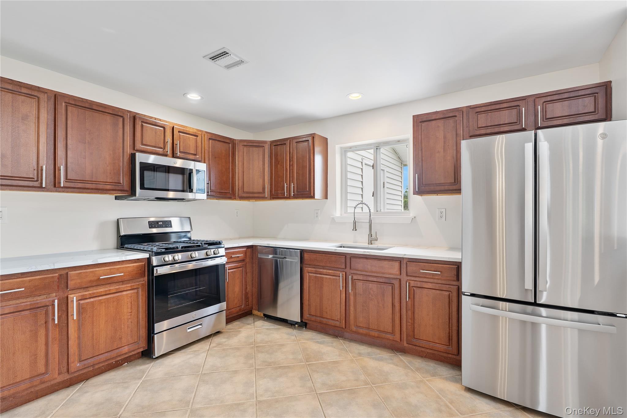 221 Tamerisk Lane, New Windsor, NY 12553