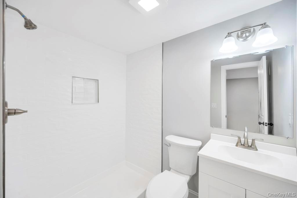 16 Columbus Avenue, Brentwood, NY 11717